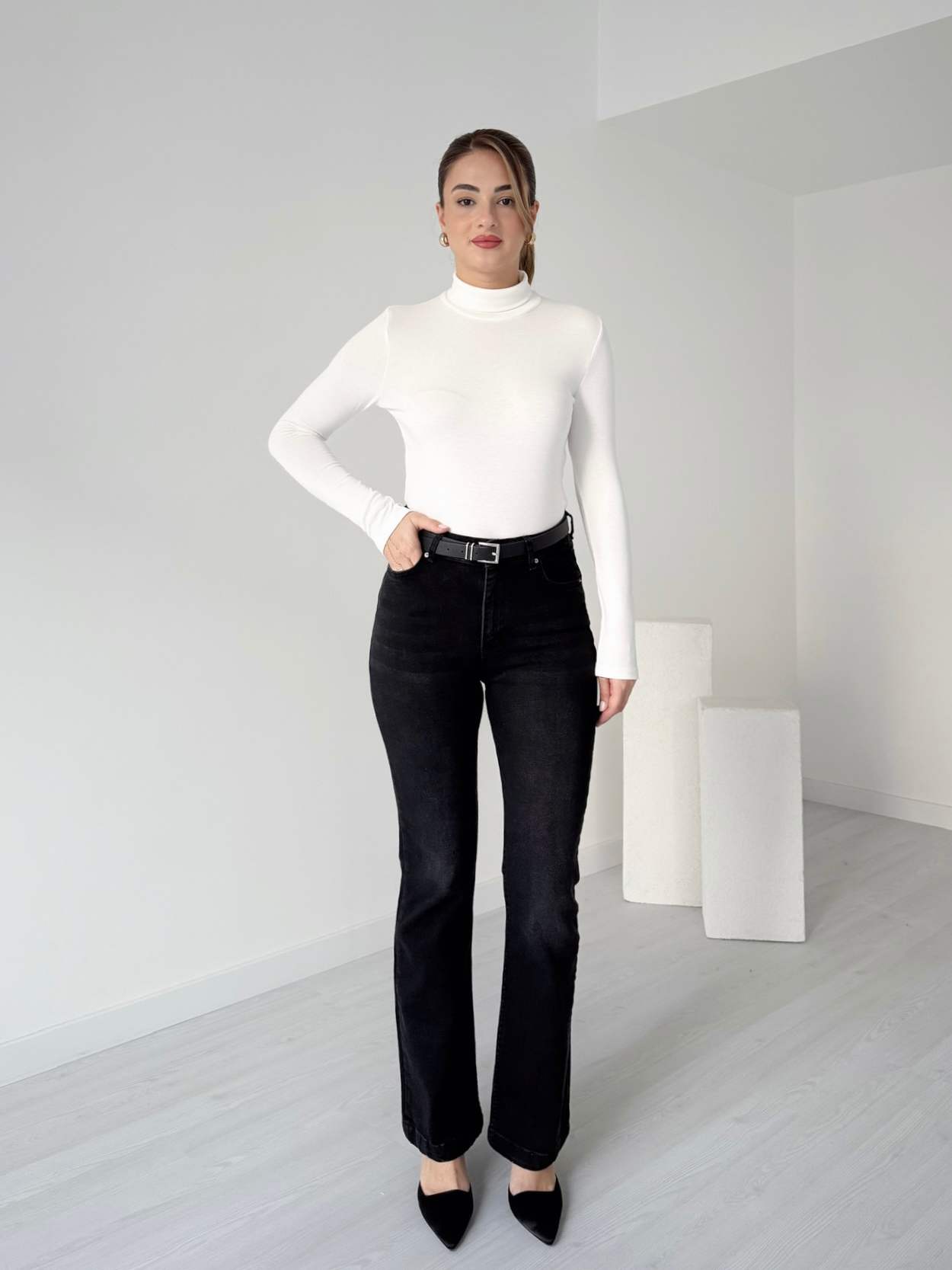 Siyah Likralı Flare Jean