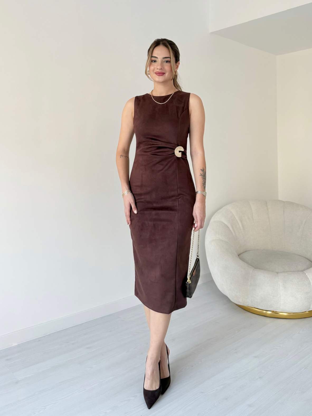 Sıfır Kol Broşlu Süet Elbise
