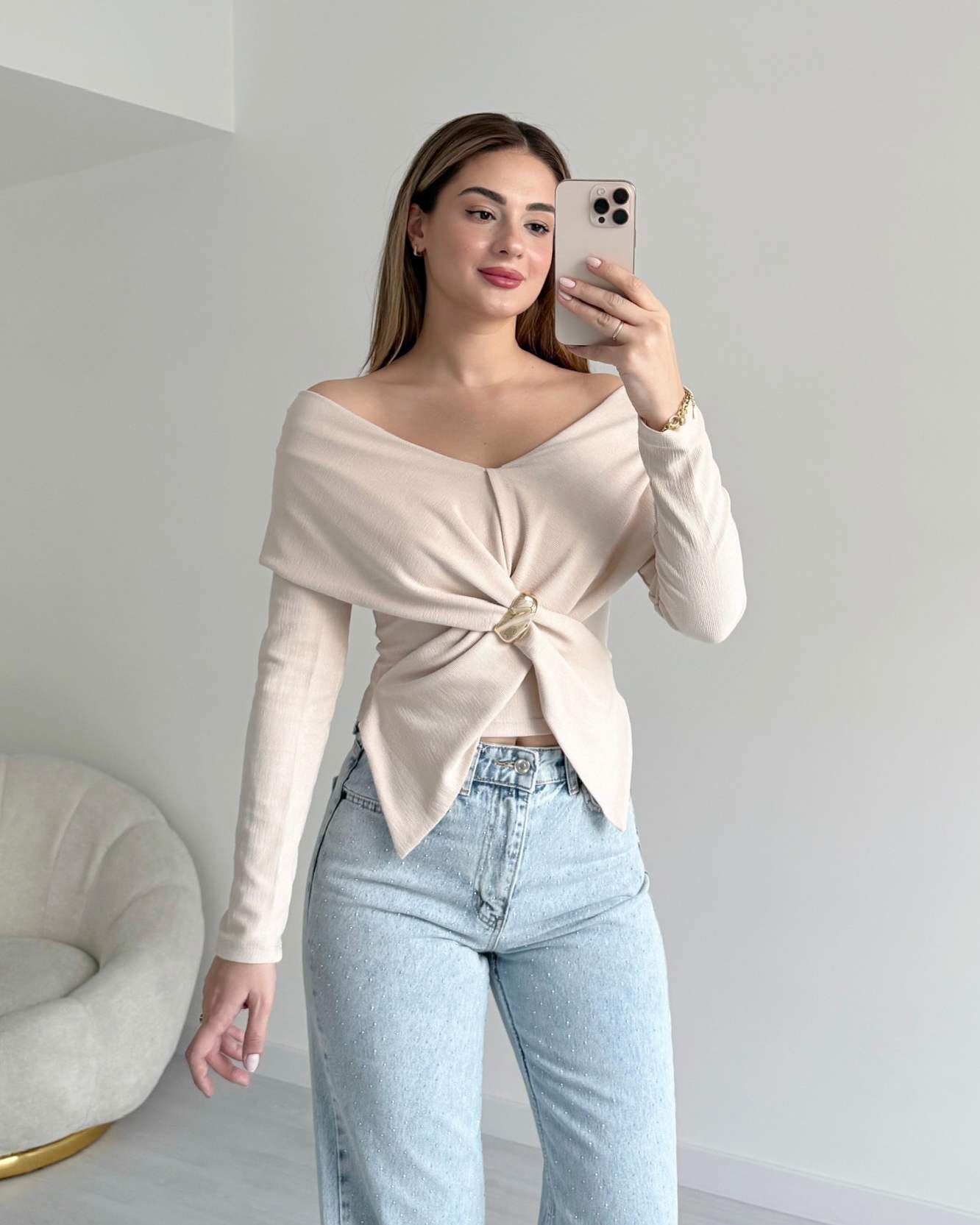 Şal Yaka Broş Detaylı Bluz - Taş