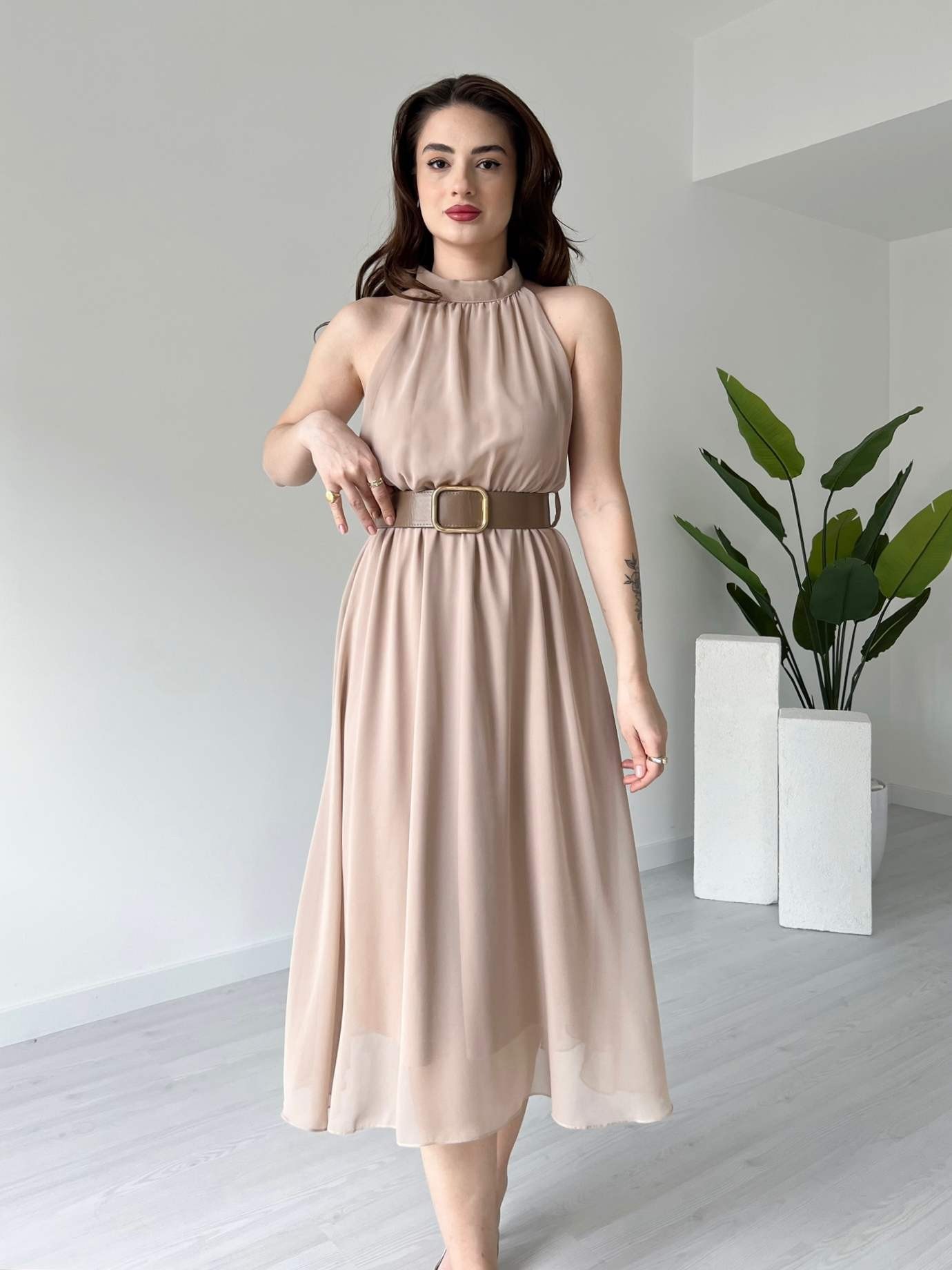 Halter Yaka Kemerli Şifon Elbise