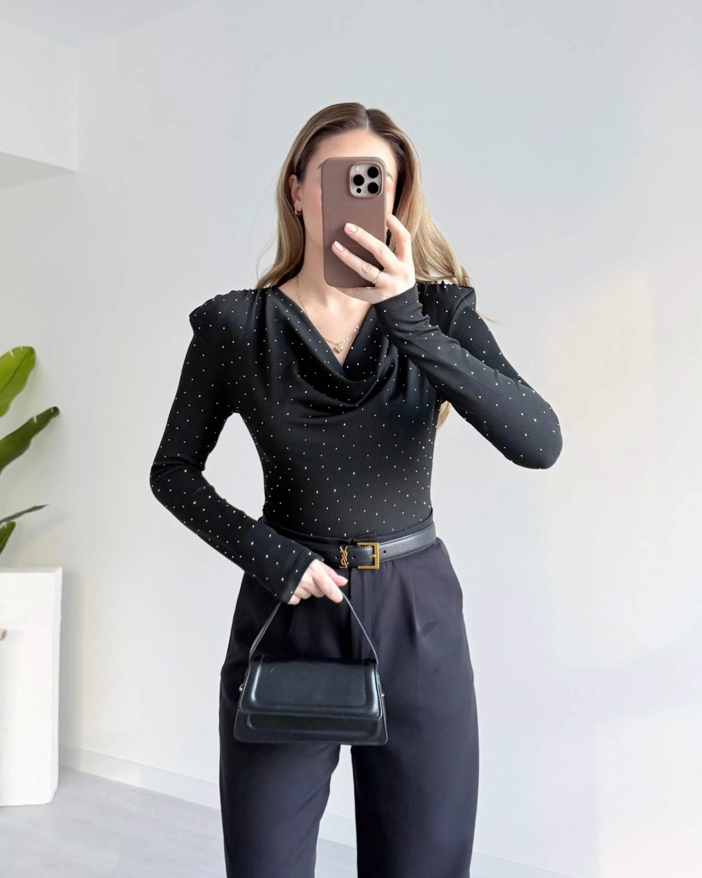 Degaje Yaka Taş Süslemeli Bluz