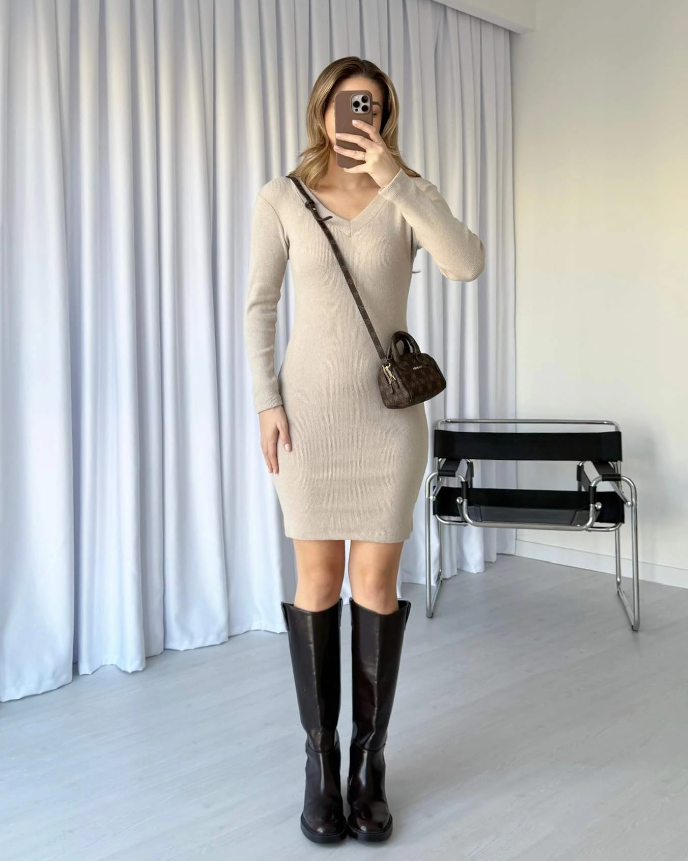 V Yaka Şardonlu Penye Elbise