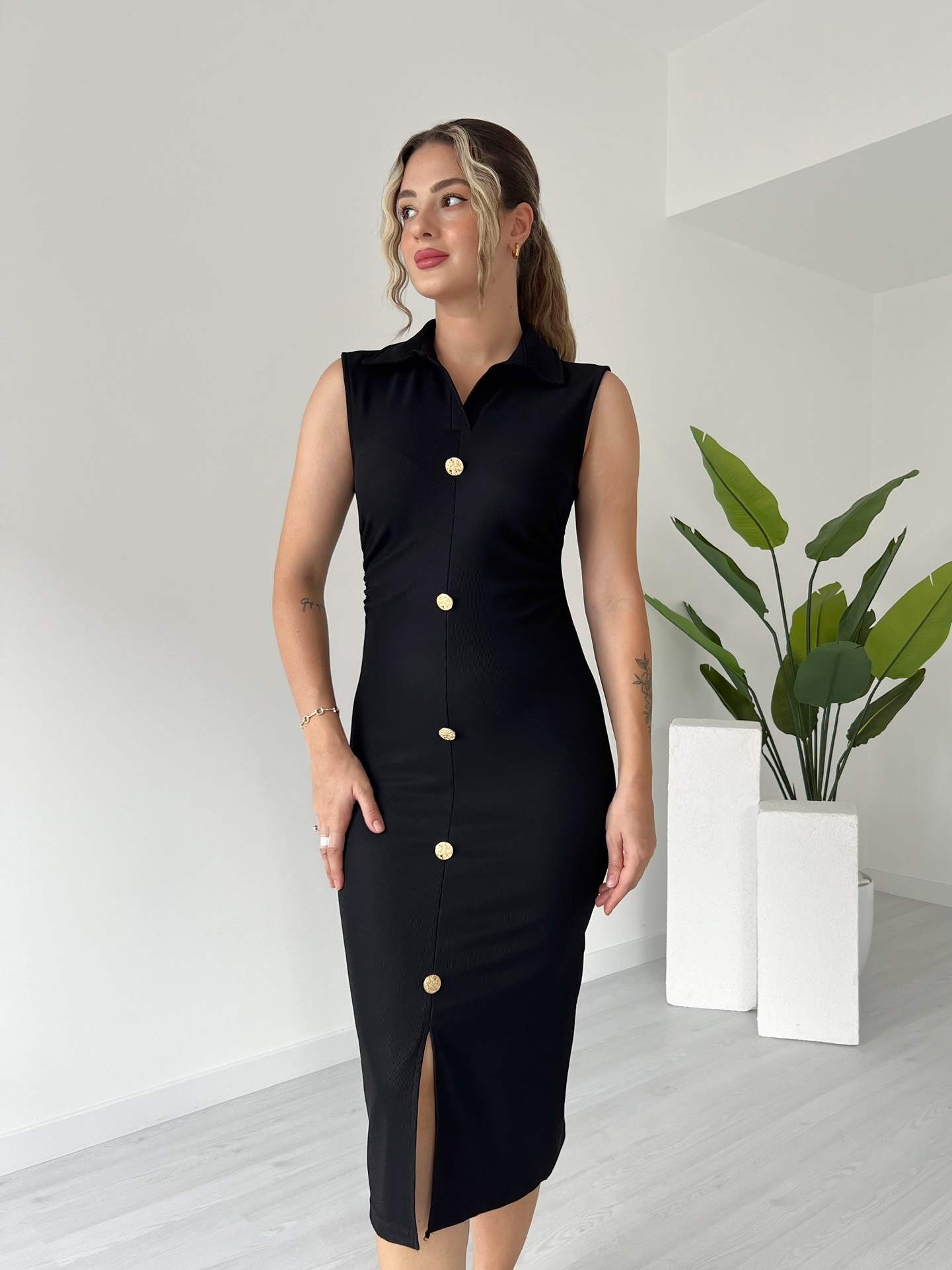 Gold Düğmeli Yanı Drape Detaylı Midi Boy Elbise - Siyah