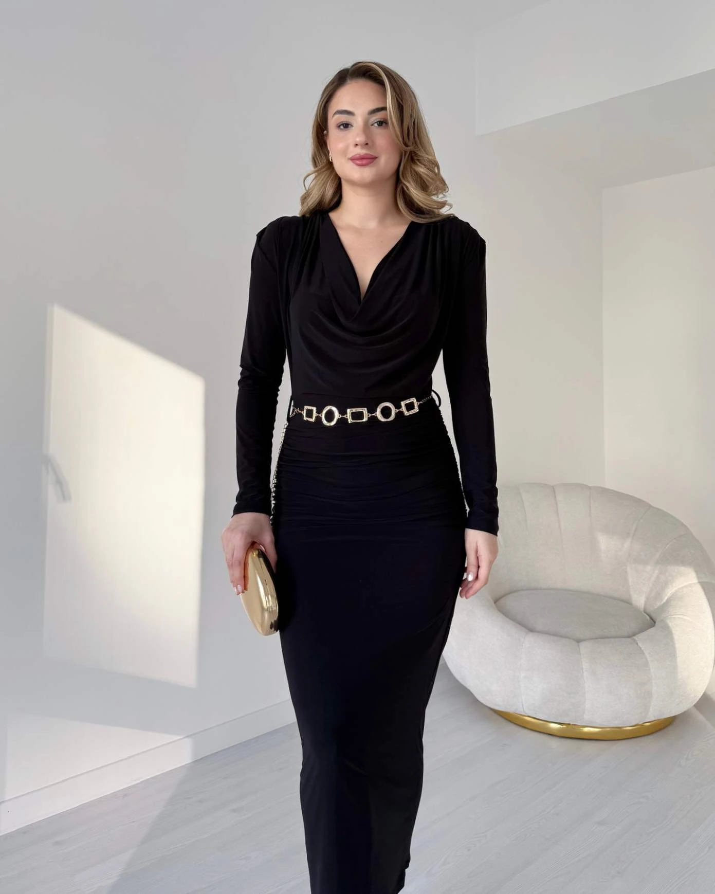 Degaje Yaka Metal Kemerli Elbise - Siyah