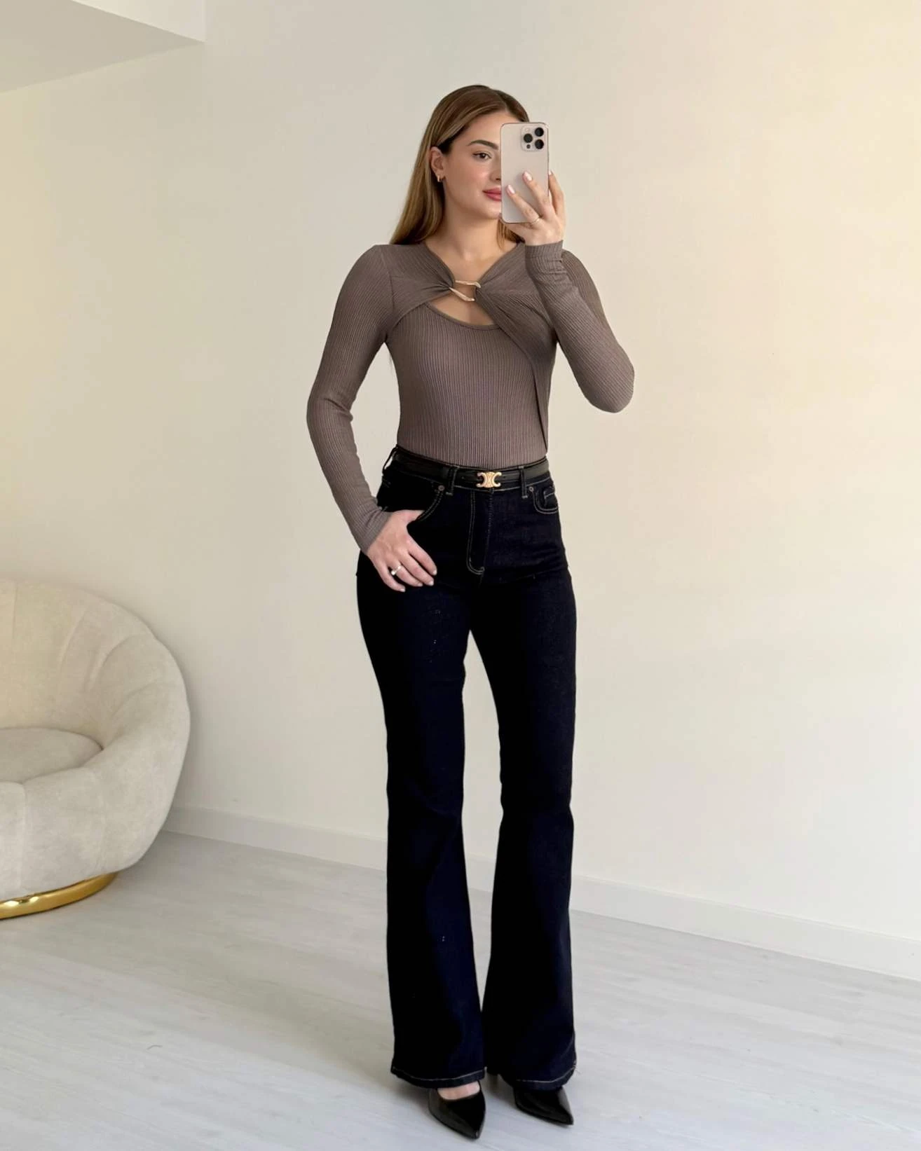 Yaka Dekolteli Tasarım Bluz