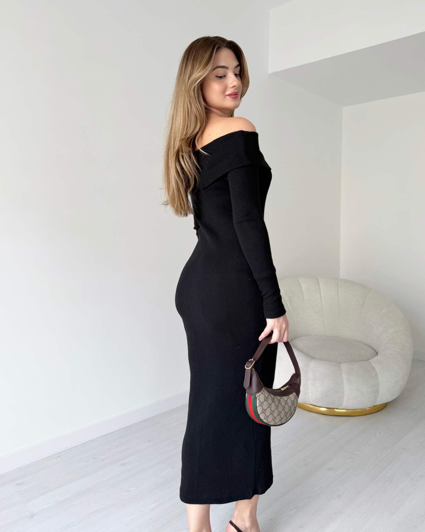 Madonna Yaka Şardonlu Yumoş Elbise