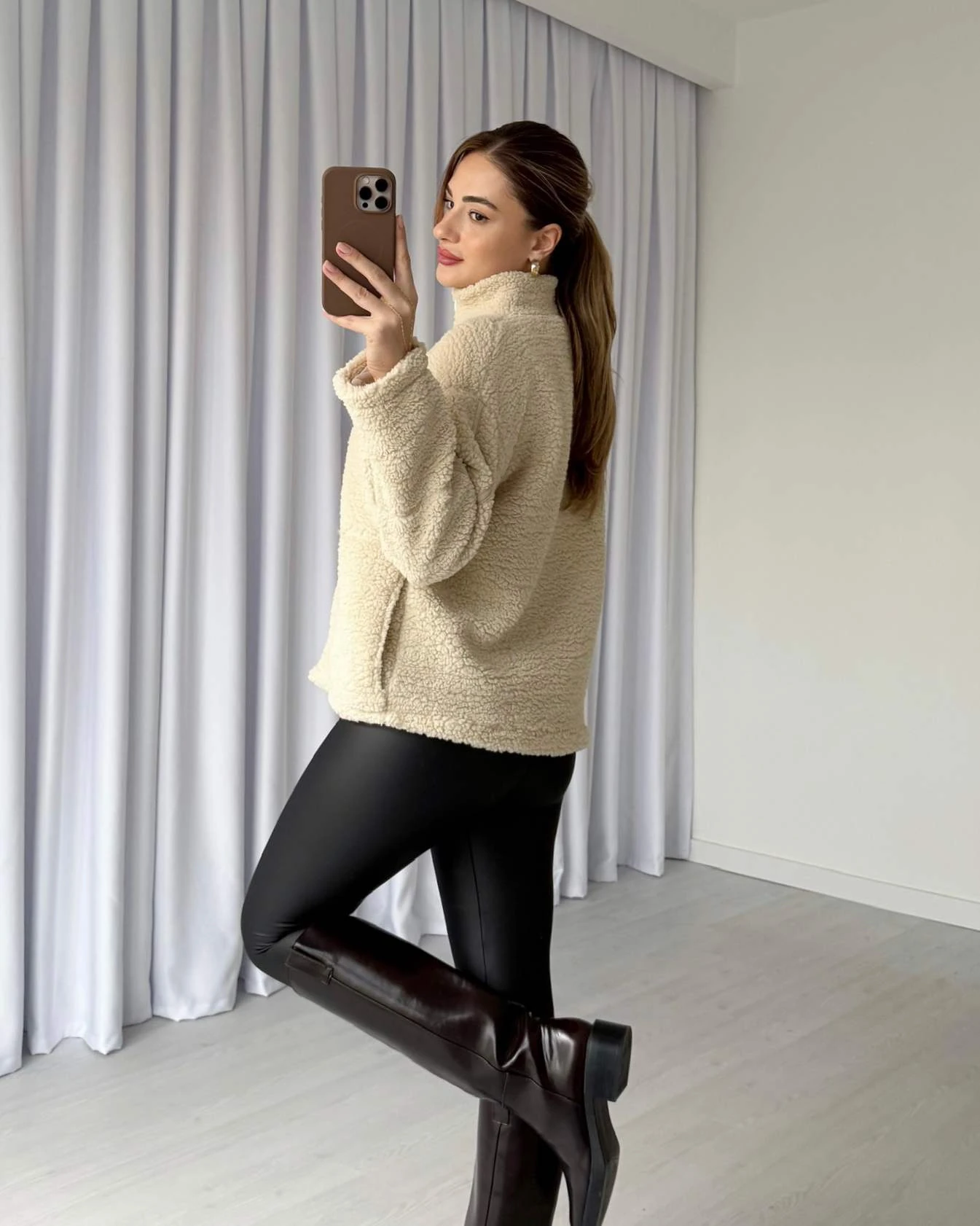 Dik Yaka Cepli Peluş Mont