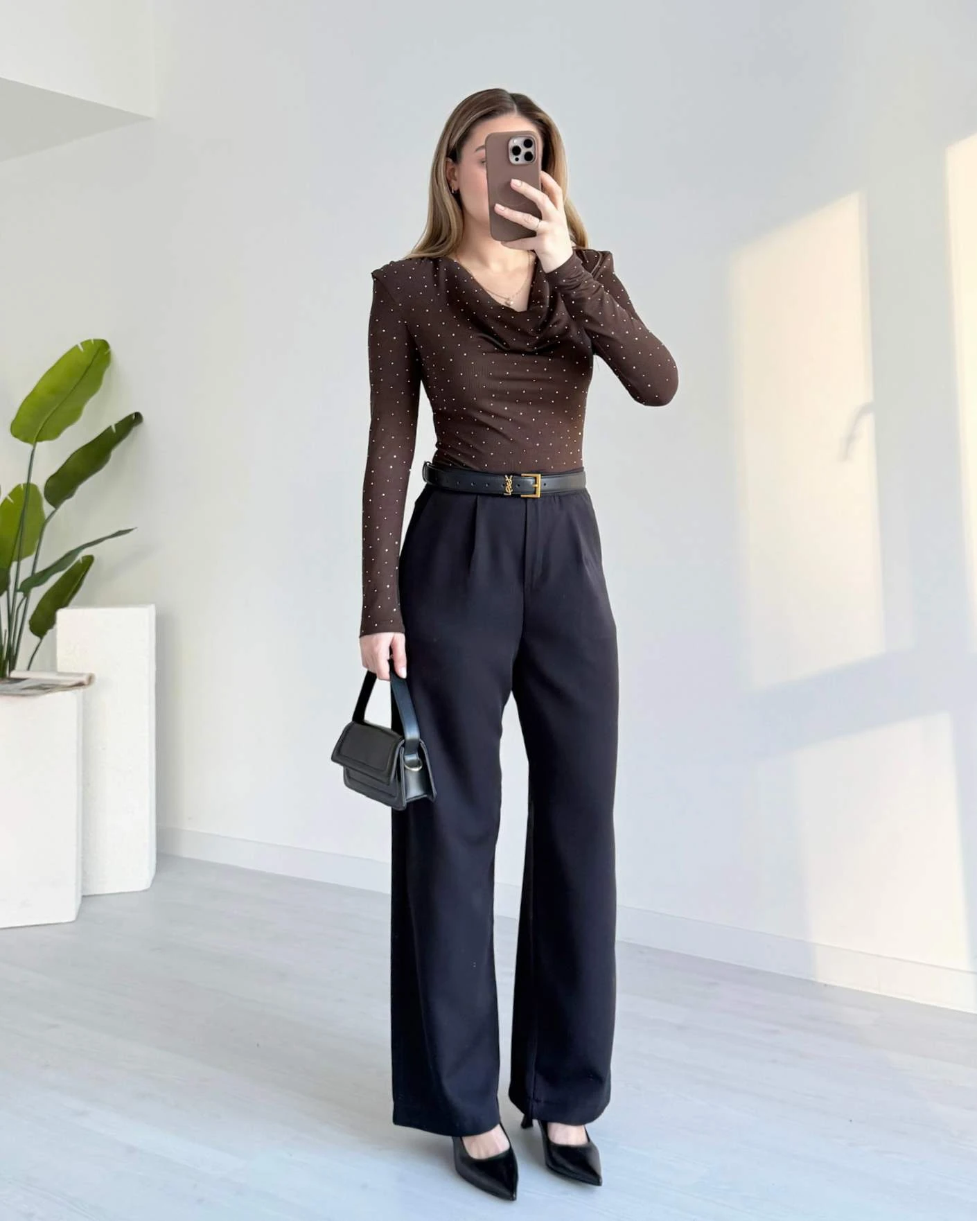 Degaje Yaka Taş Süslemeli Bluz