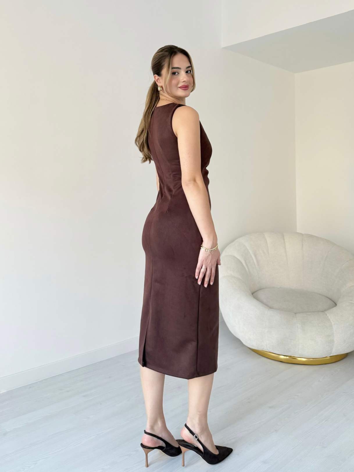 Sıfır Kol Broşlu Süet Elbise