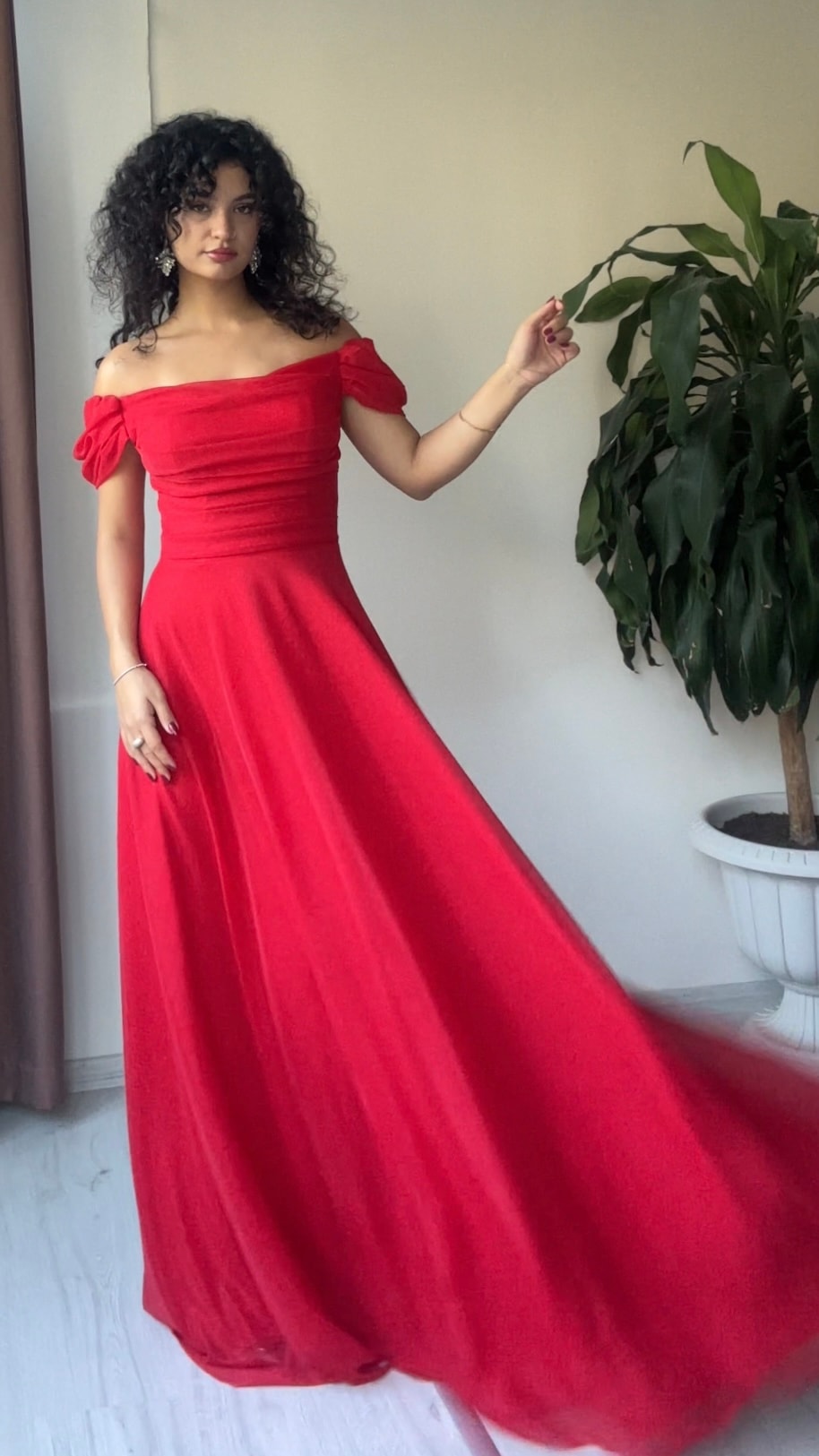 Velina Madonna Yaka Abiye