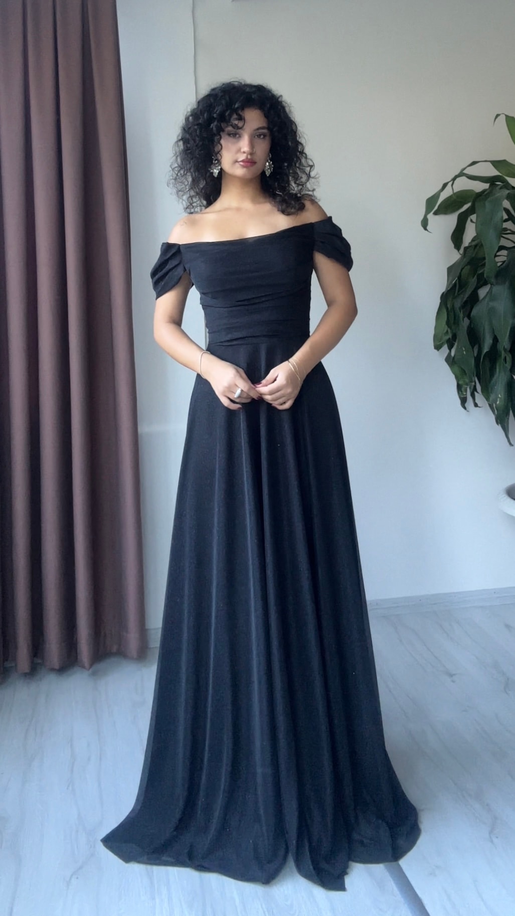 Velina Madonna Yaka Abiye - Siyah