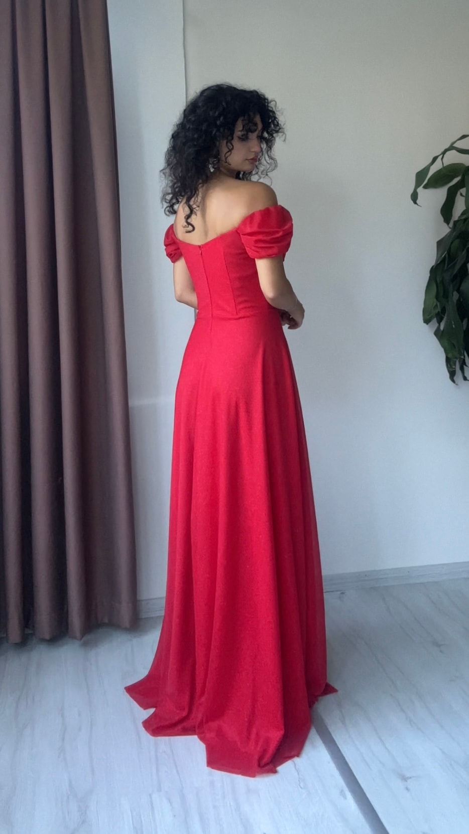 Velina Madonna Yaka Abiye