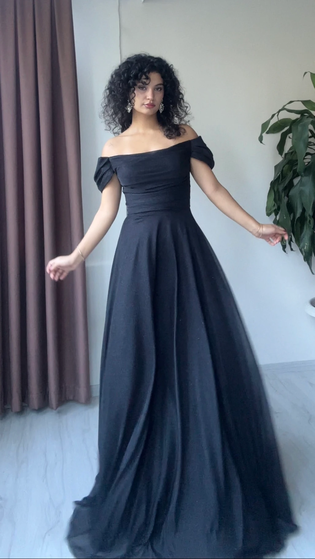 Velina Madonna Yaka Abiye - Siyah