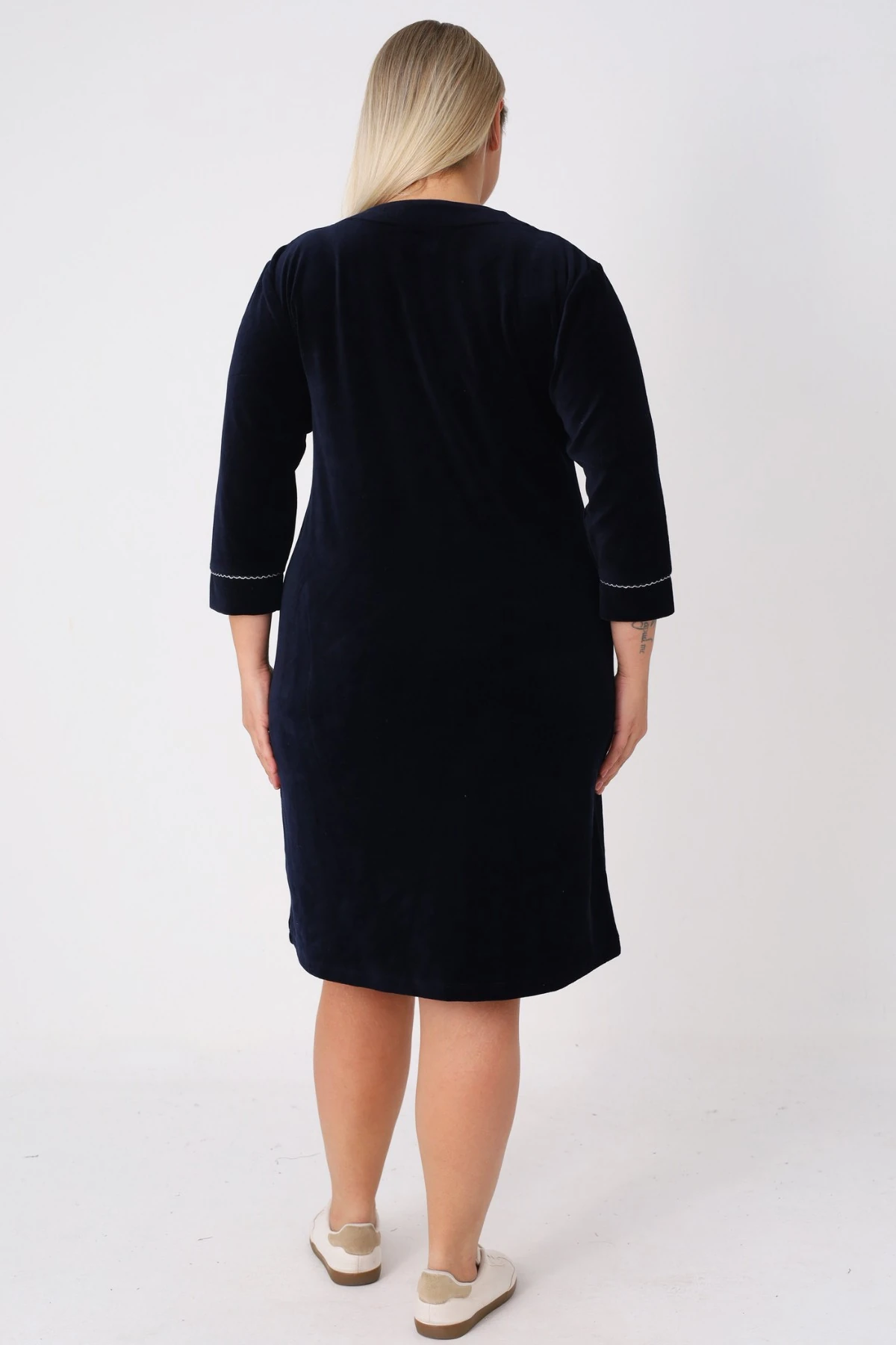Kadın Büyük Beden Lacivert Pamuklu Kadife Fermuarlı Şerit Detaylı Nakışlı Cepli Truvakar Kol Elbise