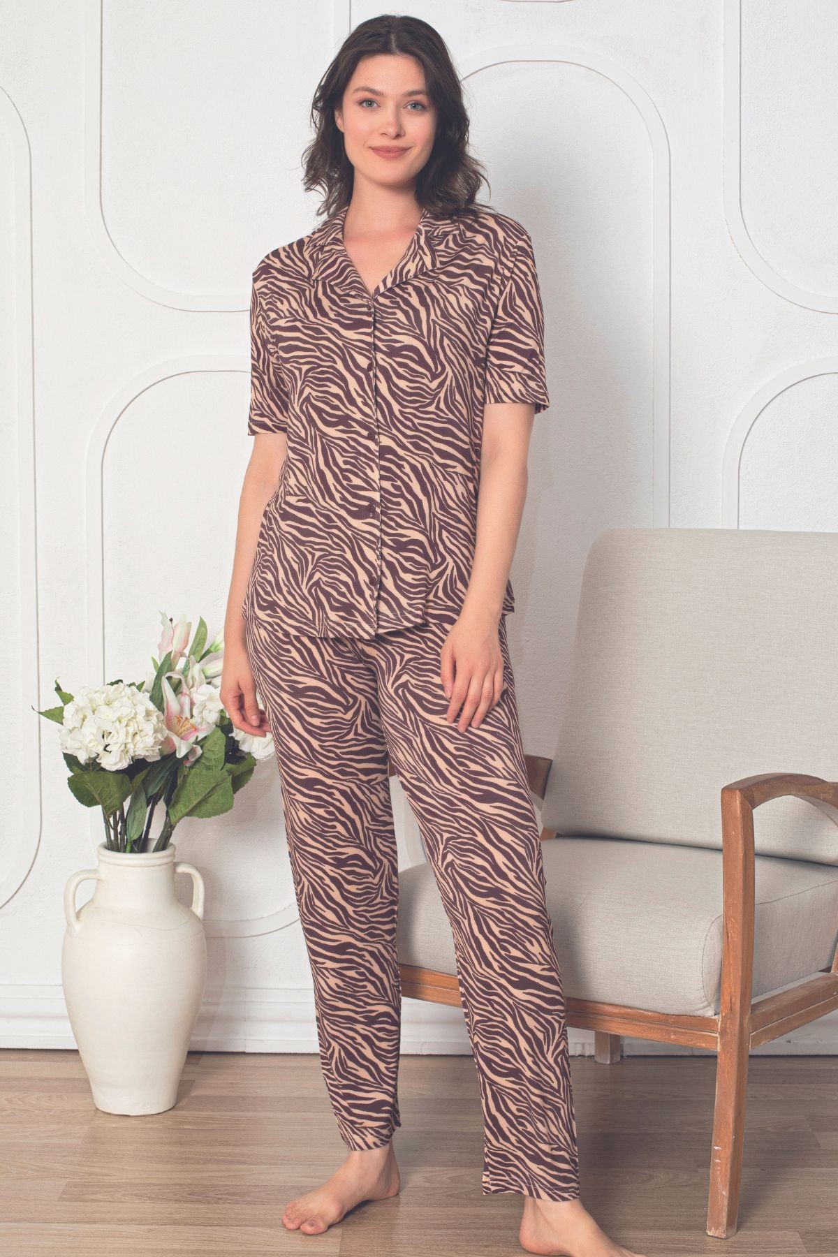 Gül suyu çiçek desenli önden düğmeli kısa kol kadın likralı Pijama Takımı