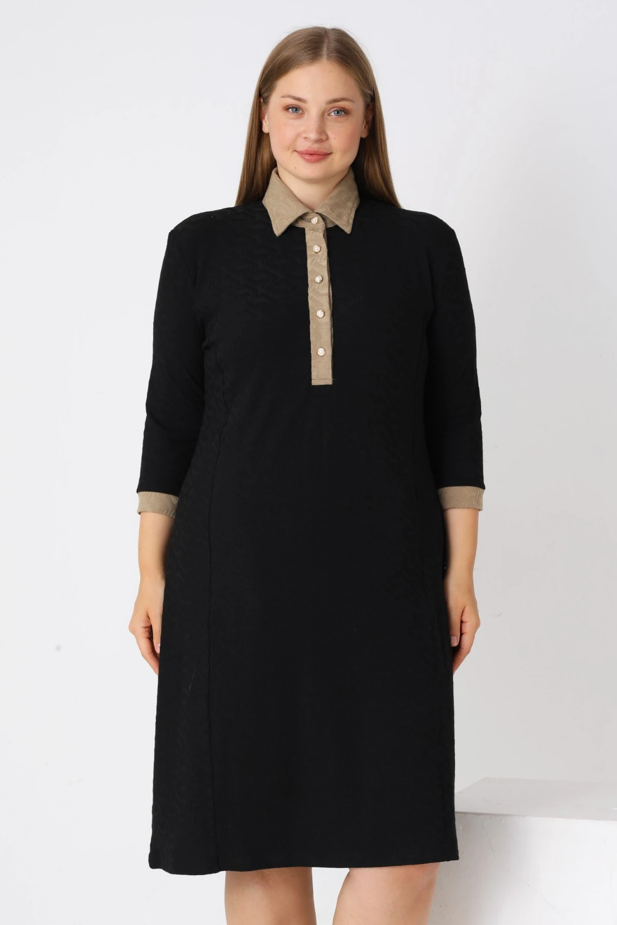 Siyah Desenli Truvakar Kollu Düğmeli Jakarlı Kumaş Kadın Büyük Beden Elbise