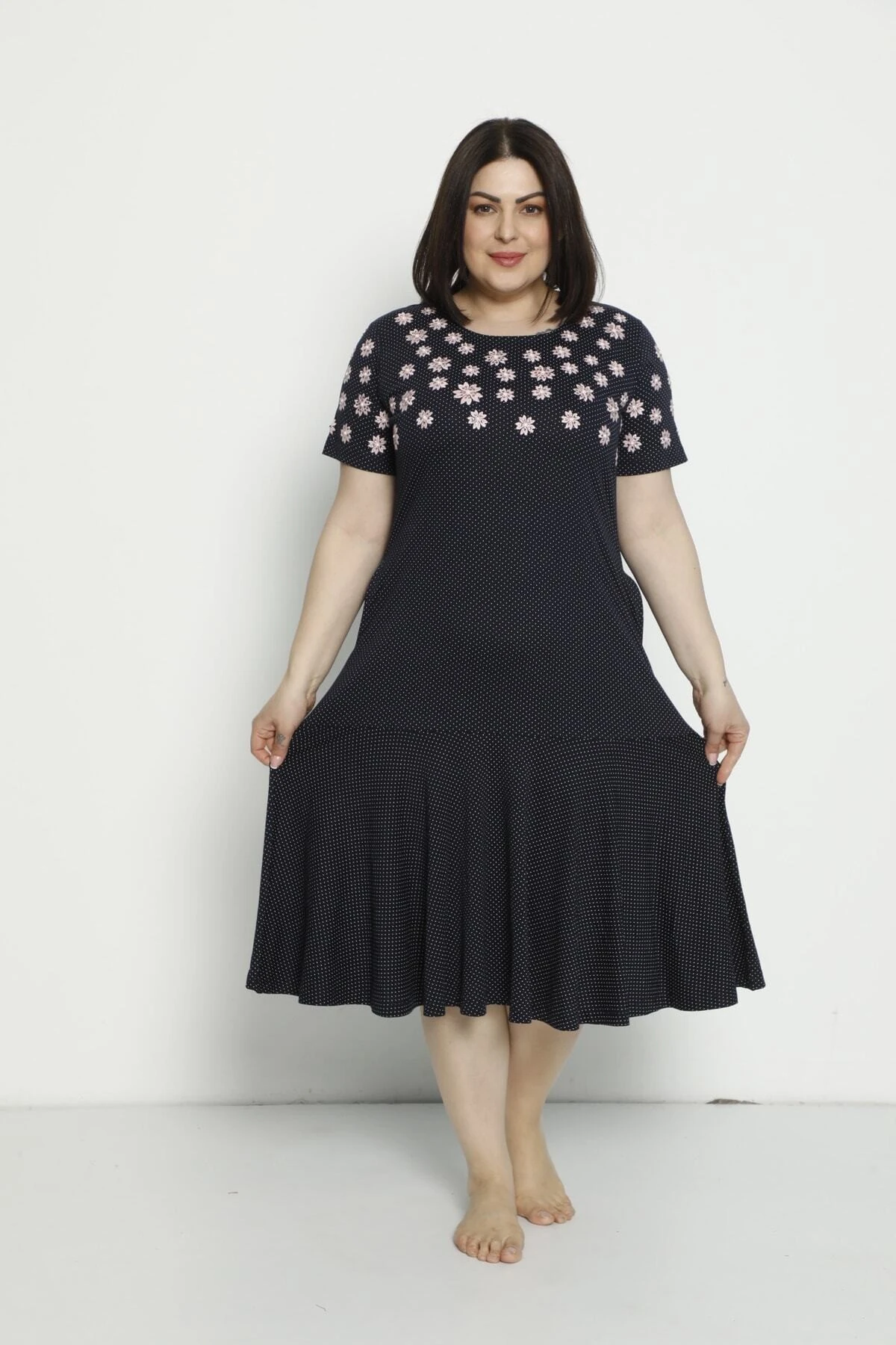 Kadın Desenli Nakış Detaylı Ve Cepli Penye Modal Pamuklu Büyük Beden Kısa Kollu Elbise