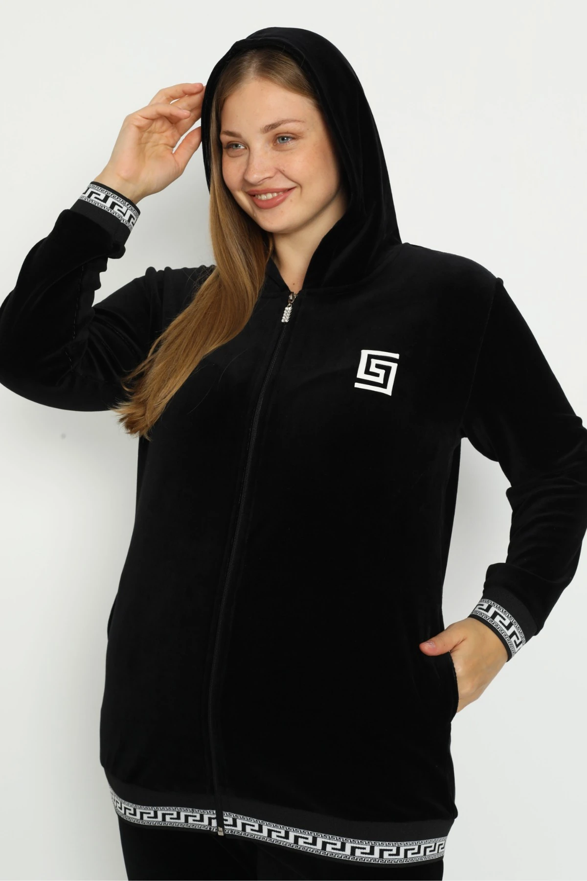 Kadın Büyük Beden Siyah Kapüşonlu Pamuklu Kadife Baskı Detaylı Cepli Alt Üst Eşofman Takımı