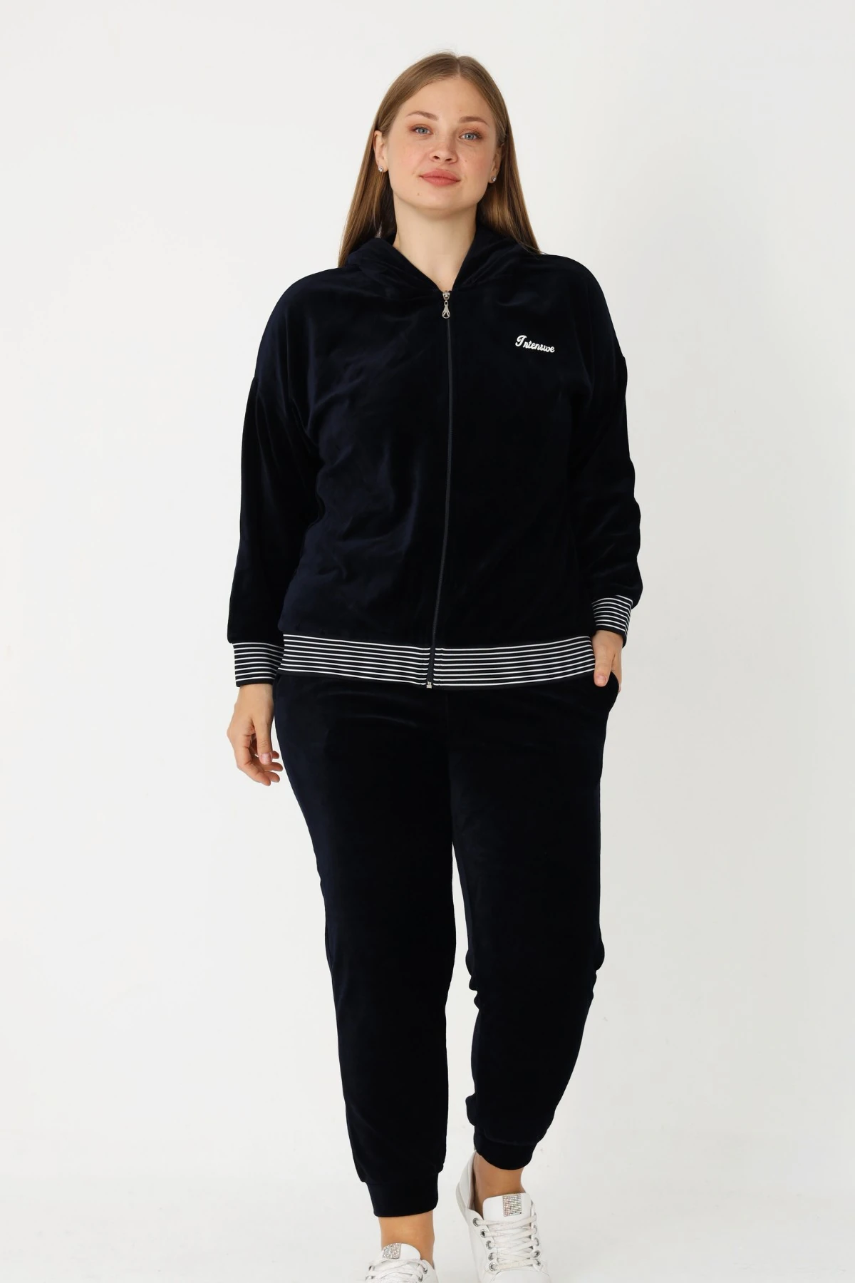 Lacivert Fermuarlı Kapüşonlu Pamuklu Kadife Uzun Kol Baskılı Cepli Kadın Büyük Beden Eşofman Takımı