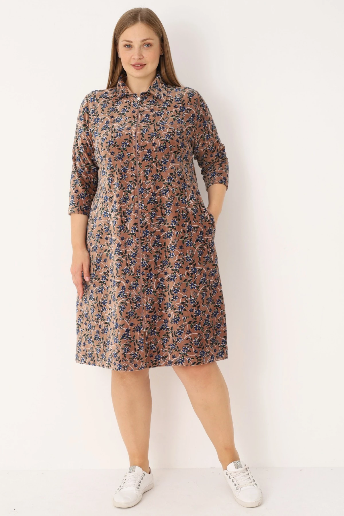 Kahverengi Çiçek Desenli Pamuklu Kadife Cepli Gömlek Yaka Fermuarlı Büyük Beden Elbise