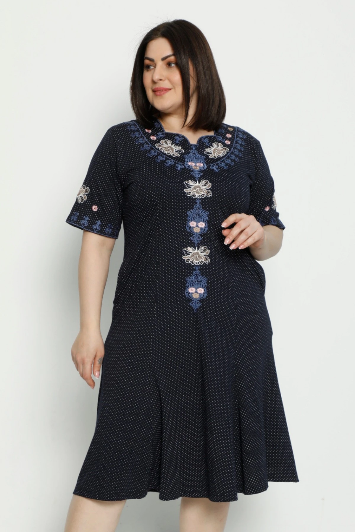 Puantiyeli Cepli Nakış Detaylı Büyük Beden Kısa Kollu Penye Modal Pamuklu Elbise