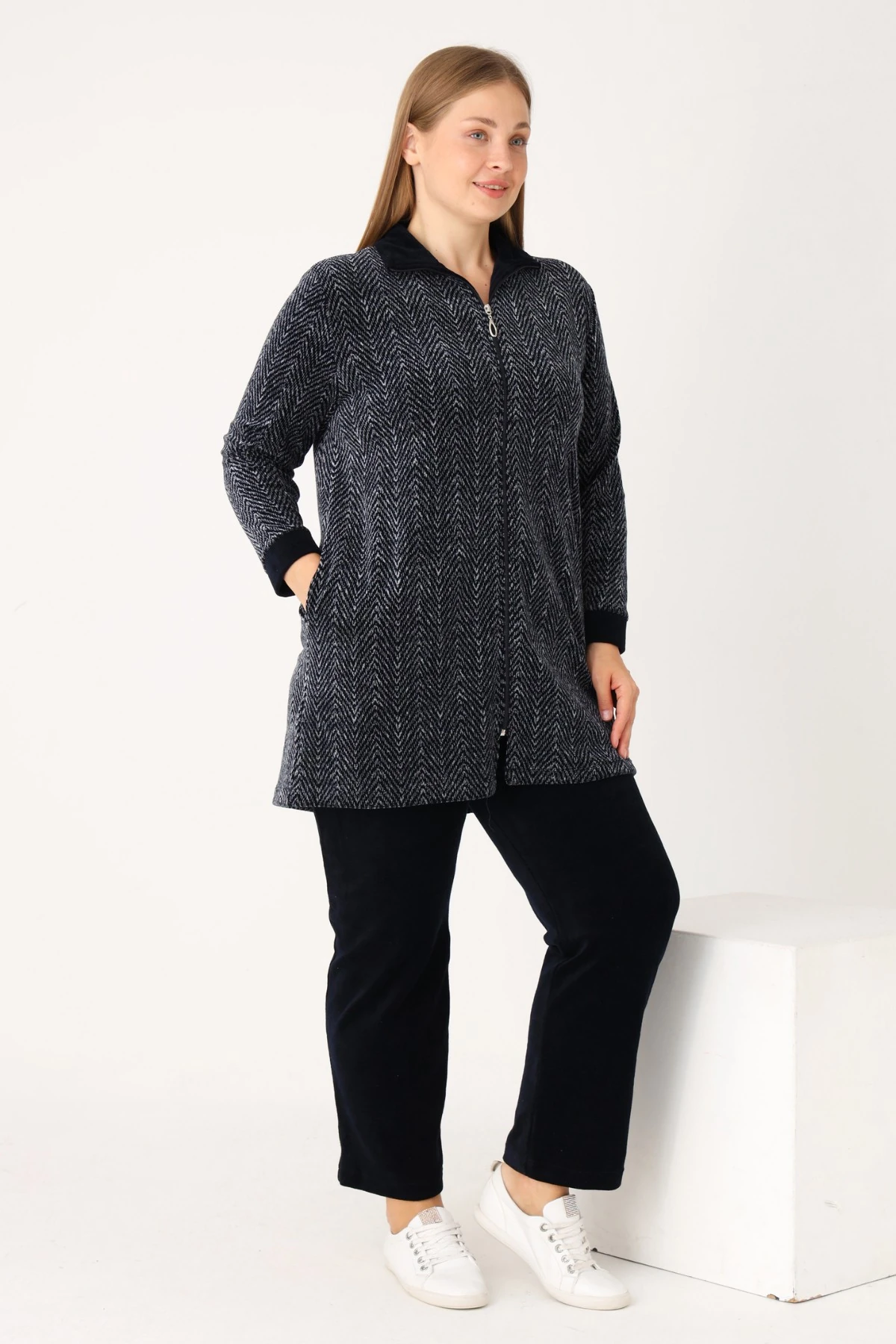 Kadın Büyük Beden Lacivert Desenli Pamuklu Kadife Fermuarlı Uzun Kollu Cepli Alt Üst Eşofman Takımı