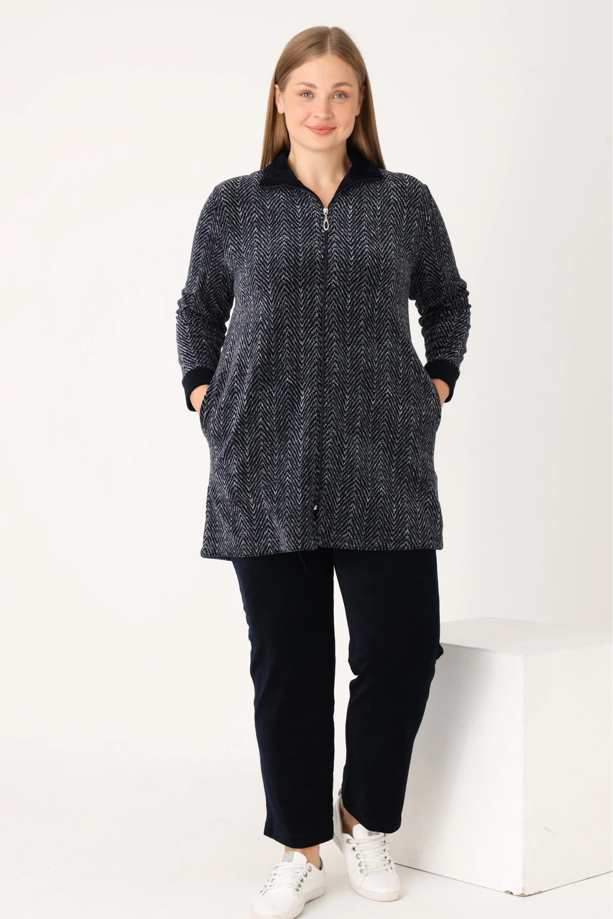 Kadın Büyük Beden Lacivert Desenli Pamuklu Kadife Fermuarlı Uzun Kollu Cepli Alt Üst Eşofman Takımı