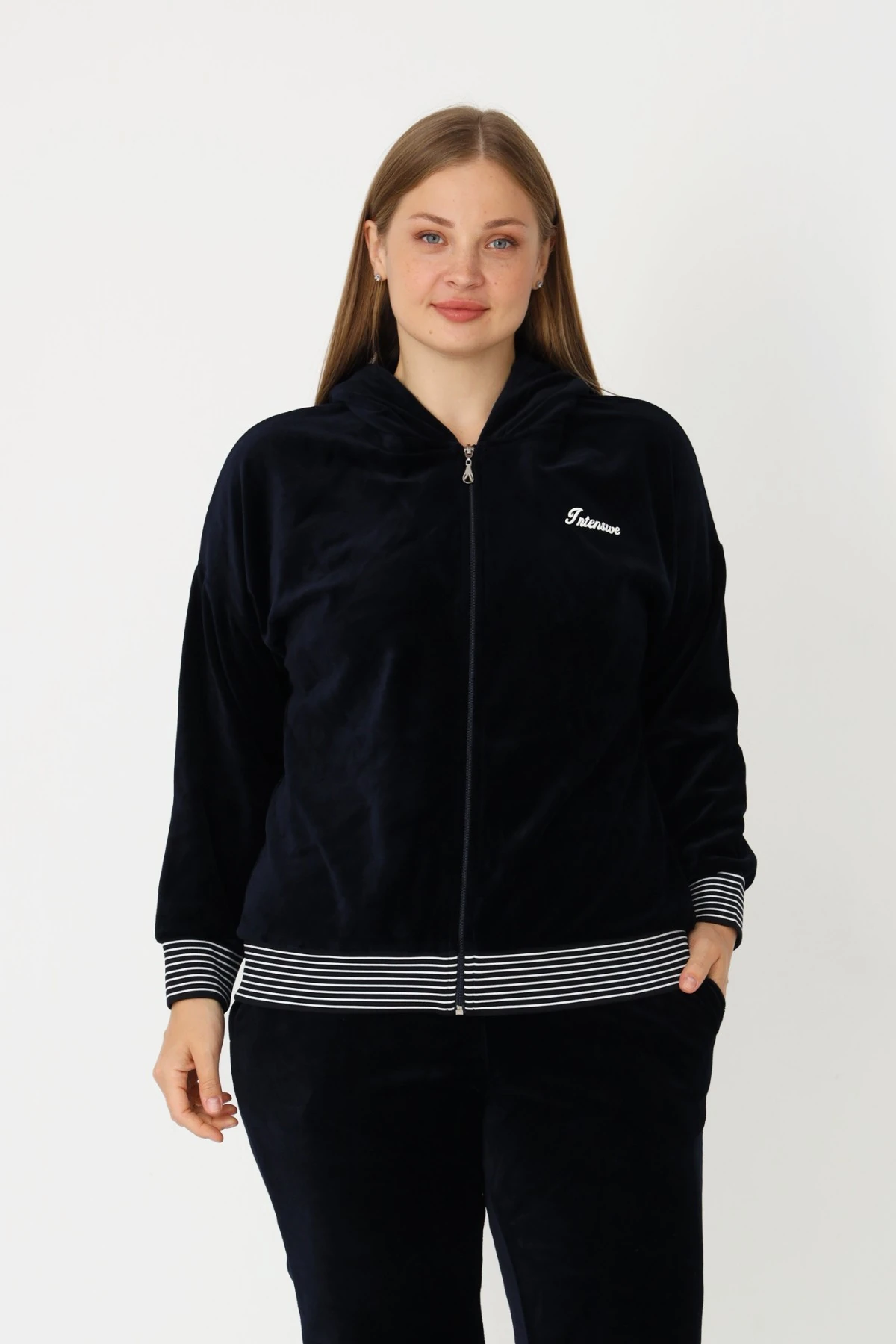 Lacivert Fermuarlı Kapüşonlu Pamuklu Kadife Uzun Kol Baskılı Cepli Kadın Büyük Beden Eşofman Takımı