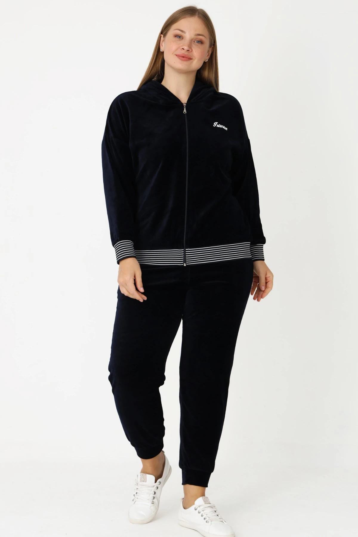 Lacivert Fermuarlı Kapüşonlu Pamuklu Kadife Uzun Kol Baskılı Cepli Kadın Büyük Beden Eşofman Takımı