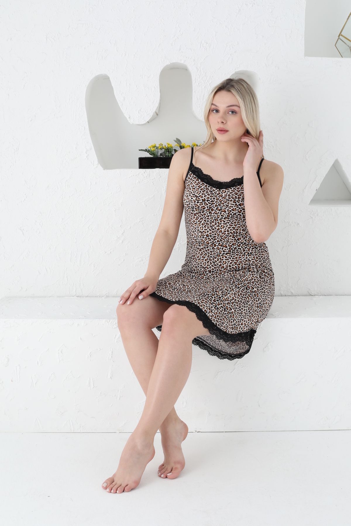 Desenli Dantelli Likralı Viskon Askılı Gecelik