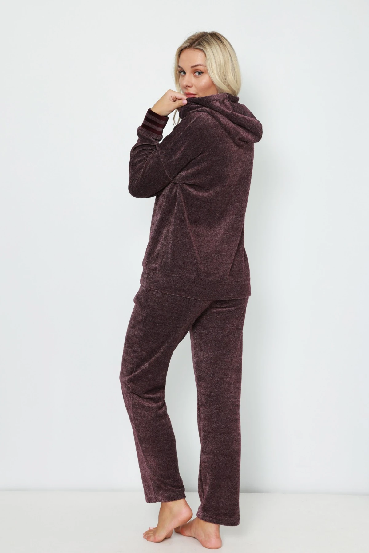 Kapüşonlu Bordo Nakış Detaylı Fermuarlı Uzun Kollu Pamuklu Kadife Kadın Alt-Üst Eşofman takımın