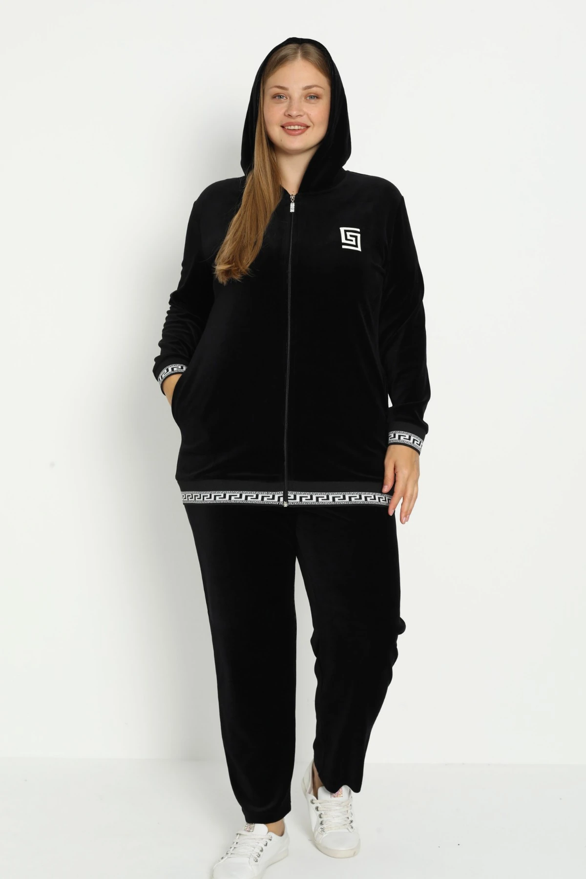 Kadın Büyük Beden Siyah Kapüşonlu Pamuklu Kadife Baskı Detaylı Cepli Alt Üst Eşofman Takımı