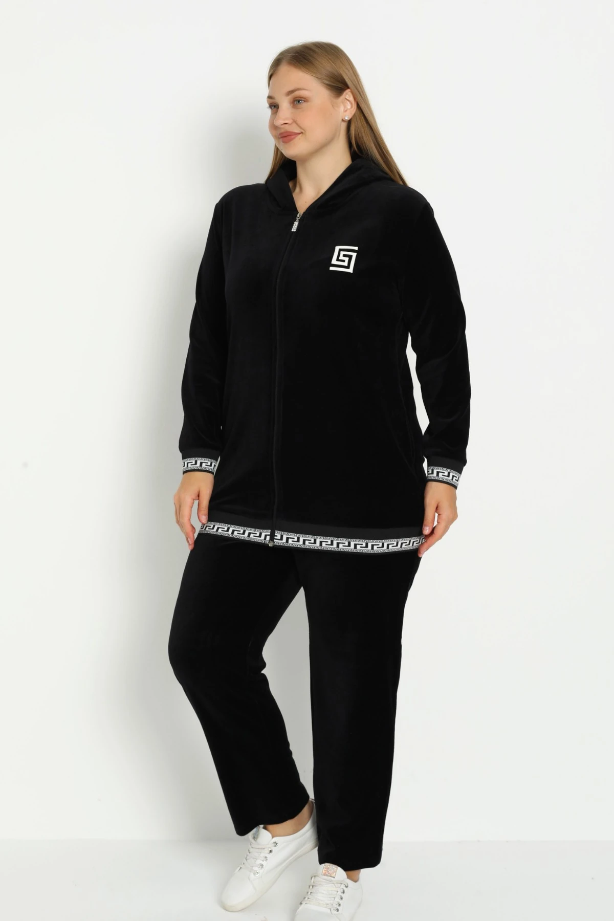 Kadın Büyük Beden Siyah Kapüşonlu Pamuklu Kadife Baskı Detaylı Cepli Alt Üst Eşofman Takımı