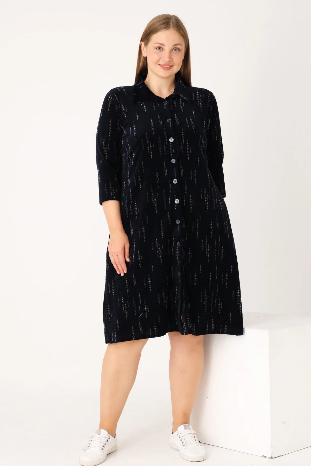 Lacivert Boydan Düğmeli Cepli Kadife Büyük Beden Elbise