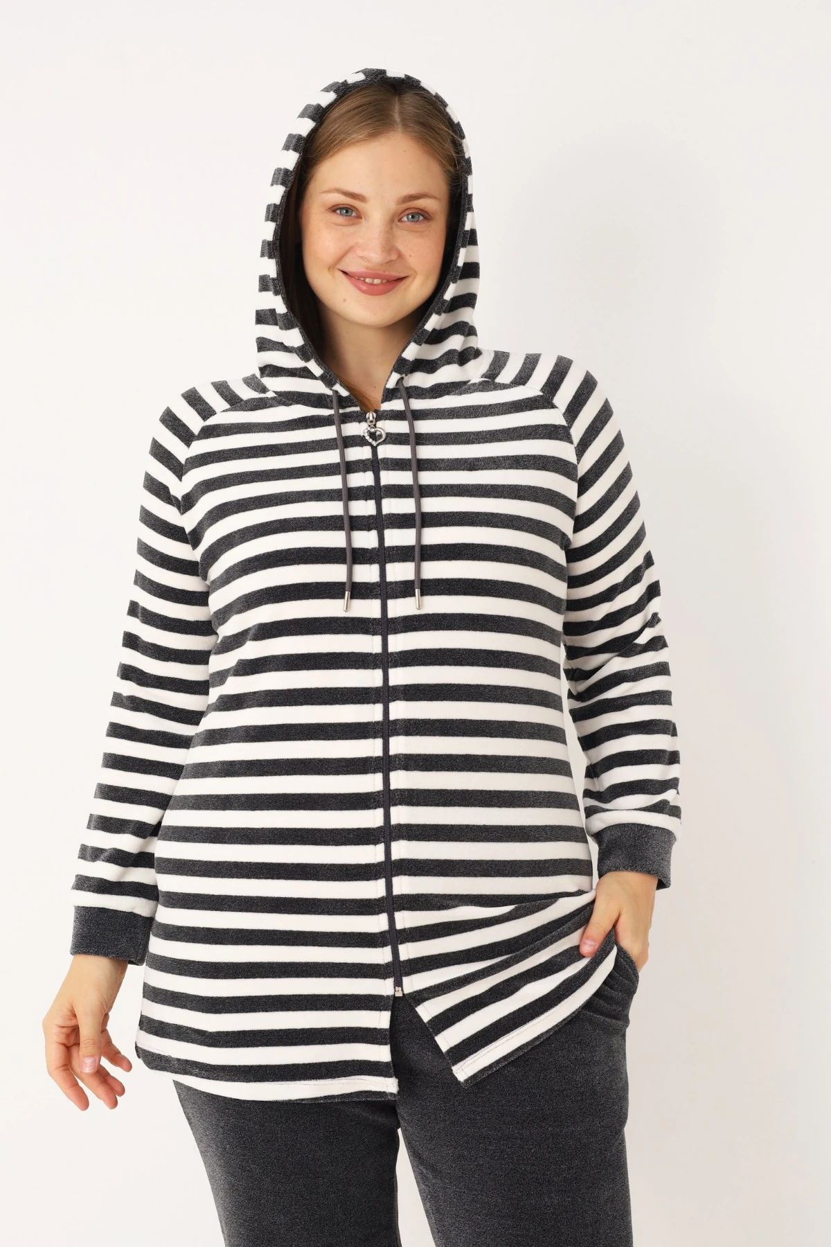 Çizgili Kapüşonlu Fermuarlı Cepli Uzun Kollu Alt-Üst Eşofman Takımı