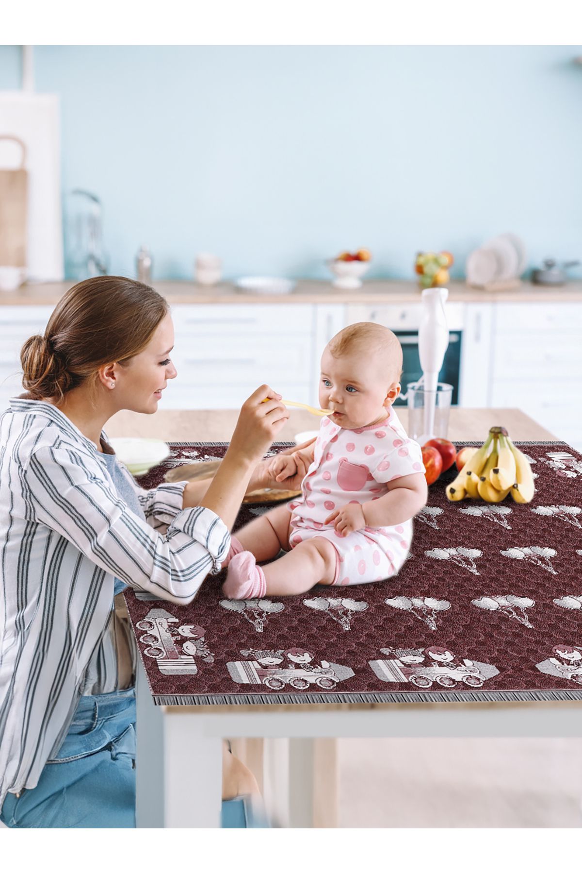 Renkli ve Eğlenceli Çocuk Yemek Örtüsü ile Yemek Zamanı Daha Keyifli