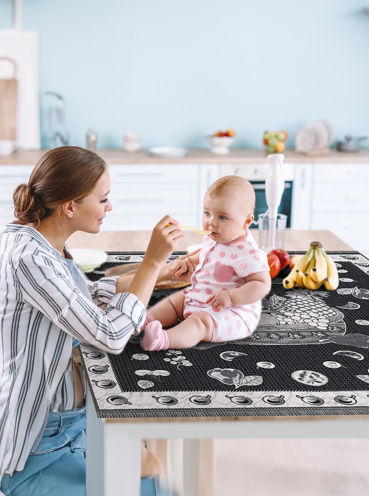 Renkli ve Eğlenceli Çocuk Yemek Örtüsü ile Yemek Zamanı Daha Keyifli