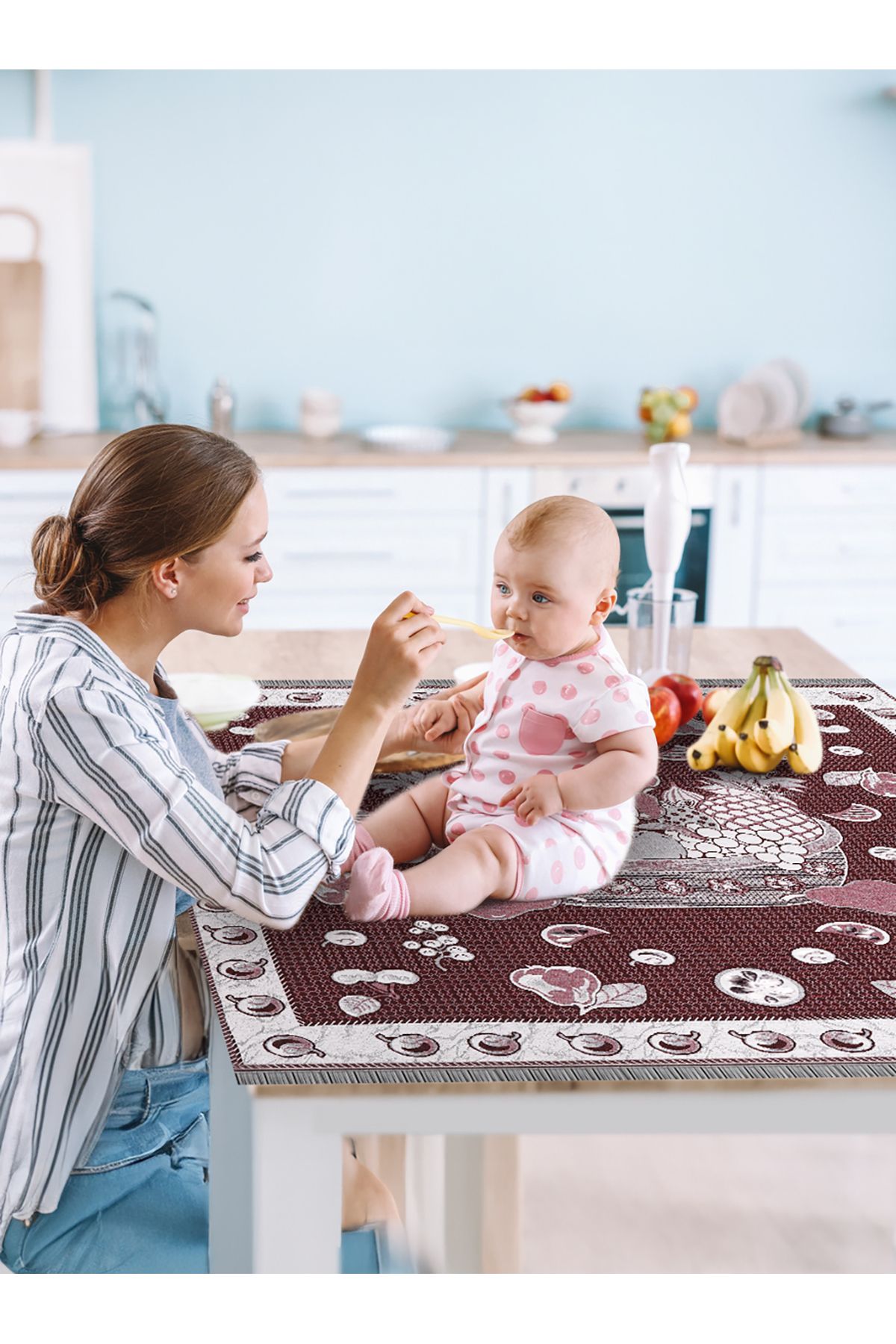 Renkli ve Eğlenceli Çocuk Yemek Örtüsü ile Yemek Zamanı Daha Keyifli