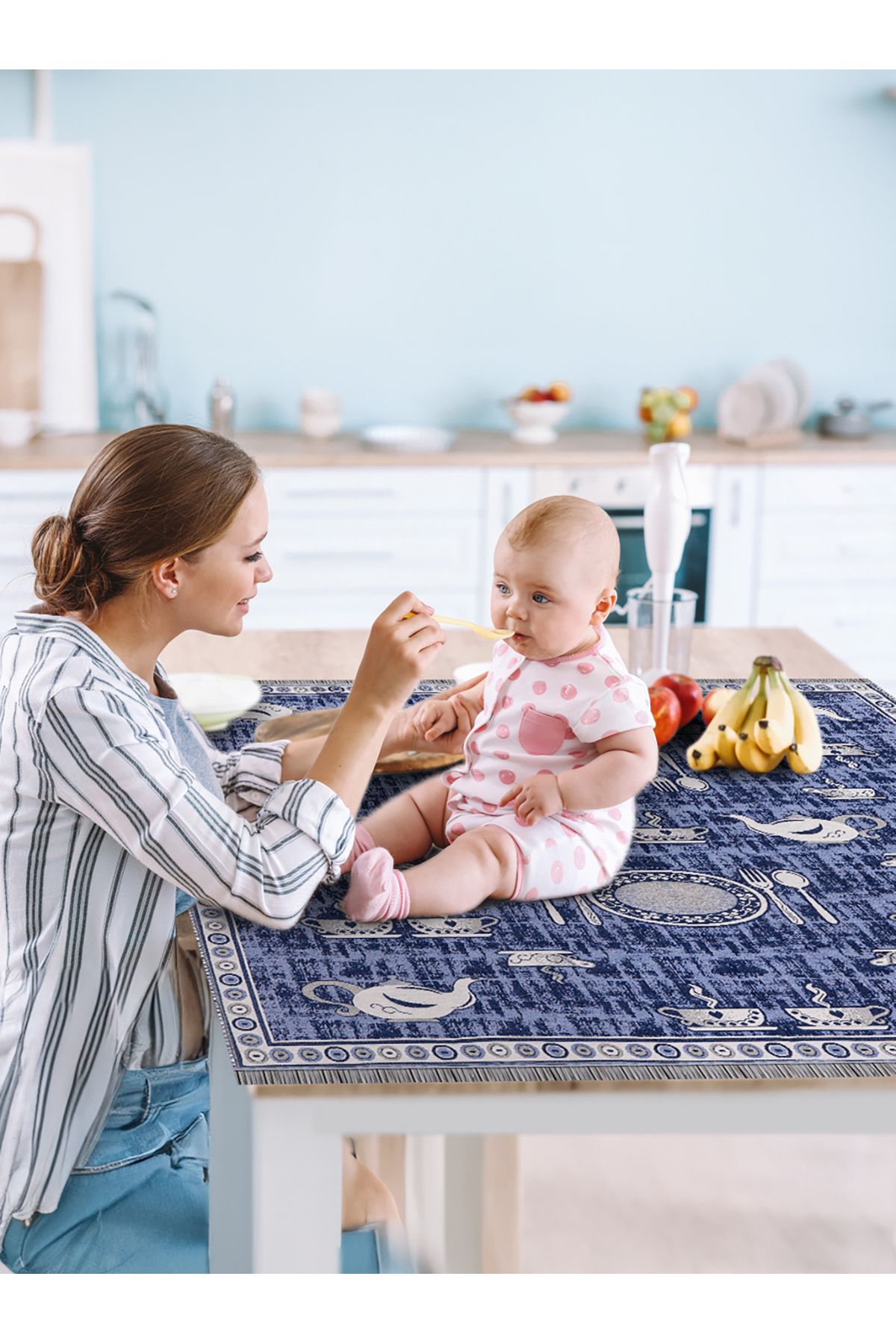 Renkli ve Eğlenceli Çocuk Yemek Örtüsü ile Yemek Zamanı Daha Keyifli