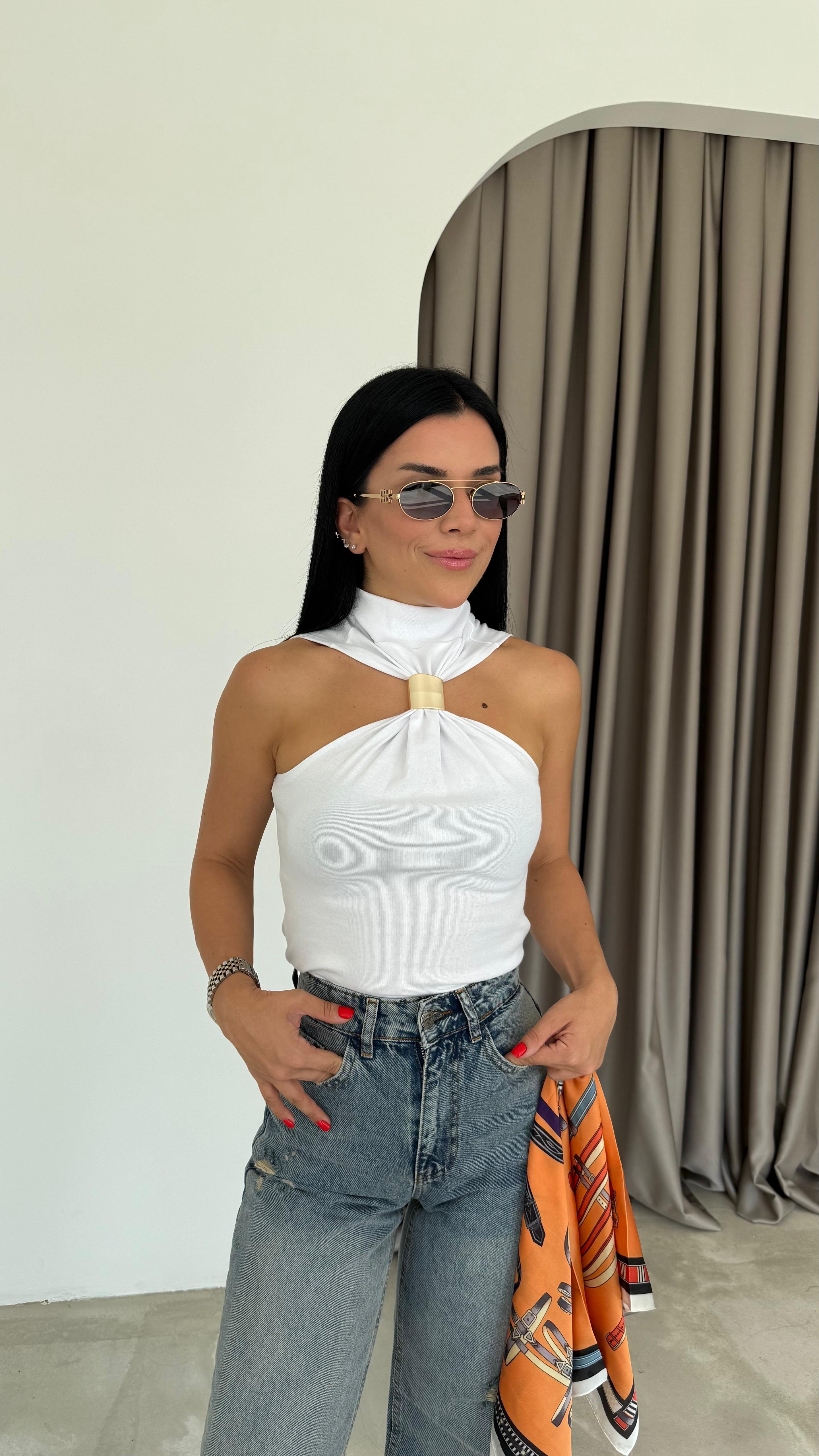 Aksesuar Detaylı Bluz