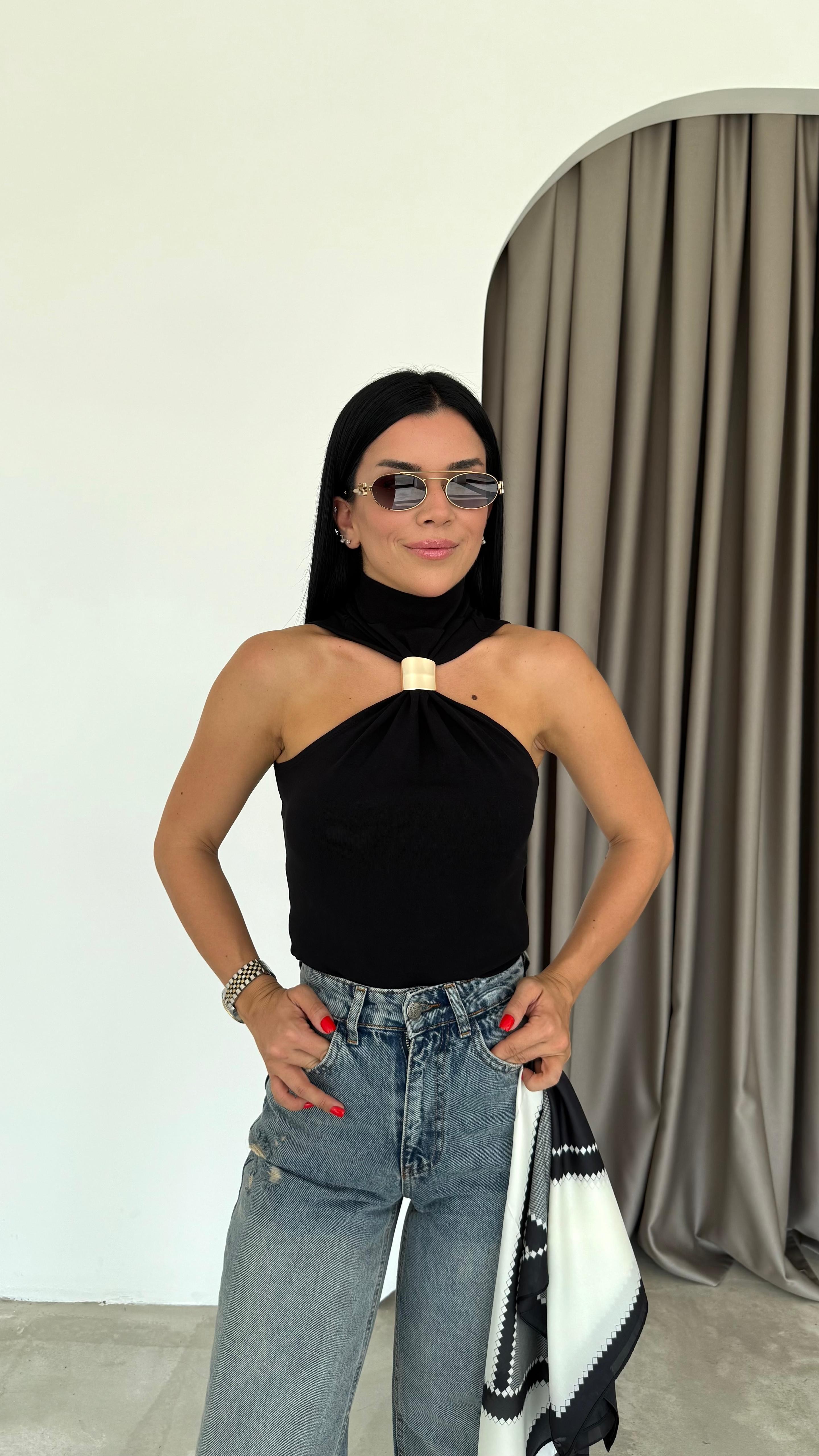 Aksesuar Detaylı Bluz