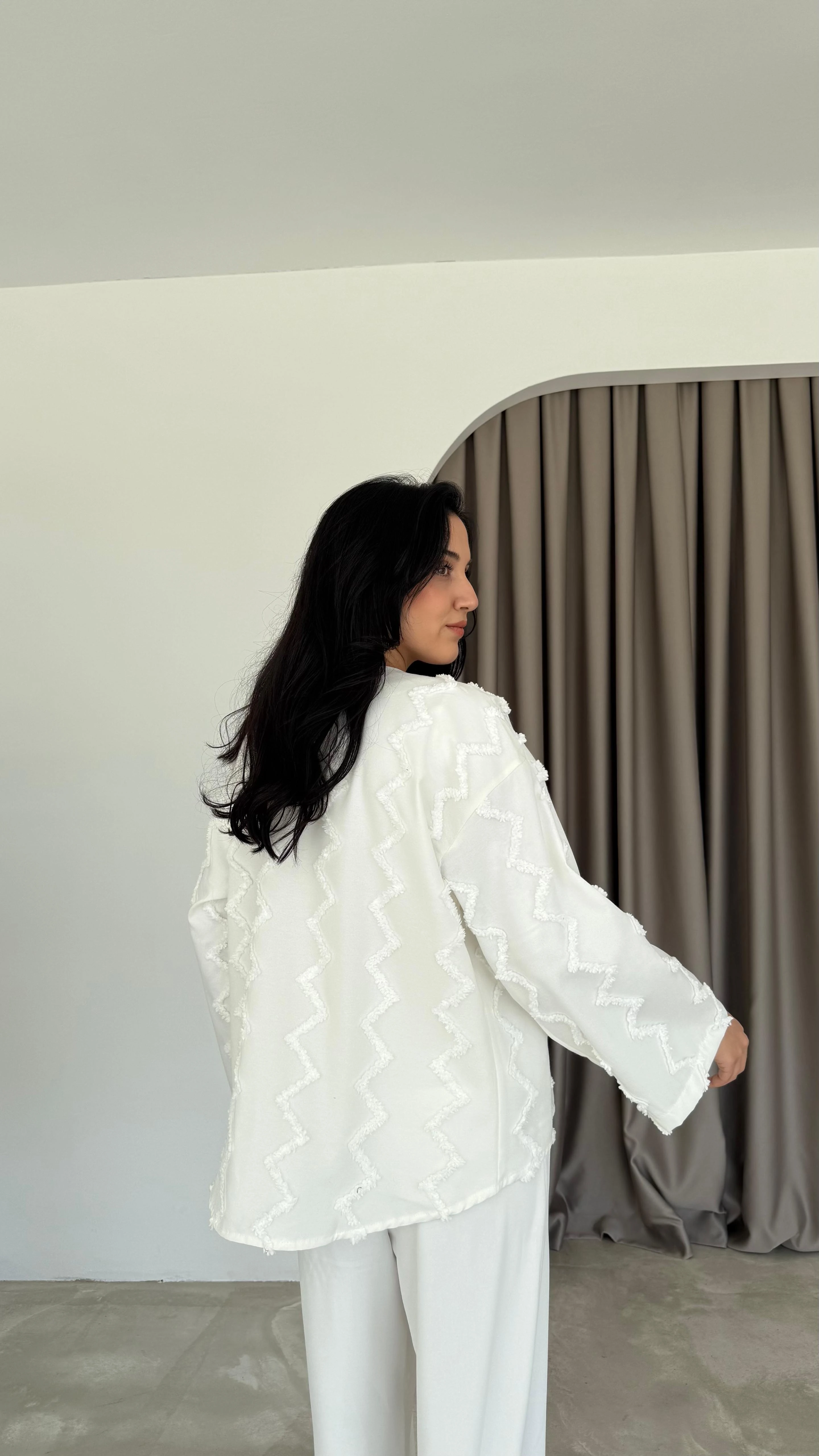 Püskül Detay Bağlamalı Gömlek (VNT7030)