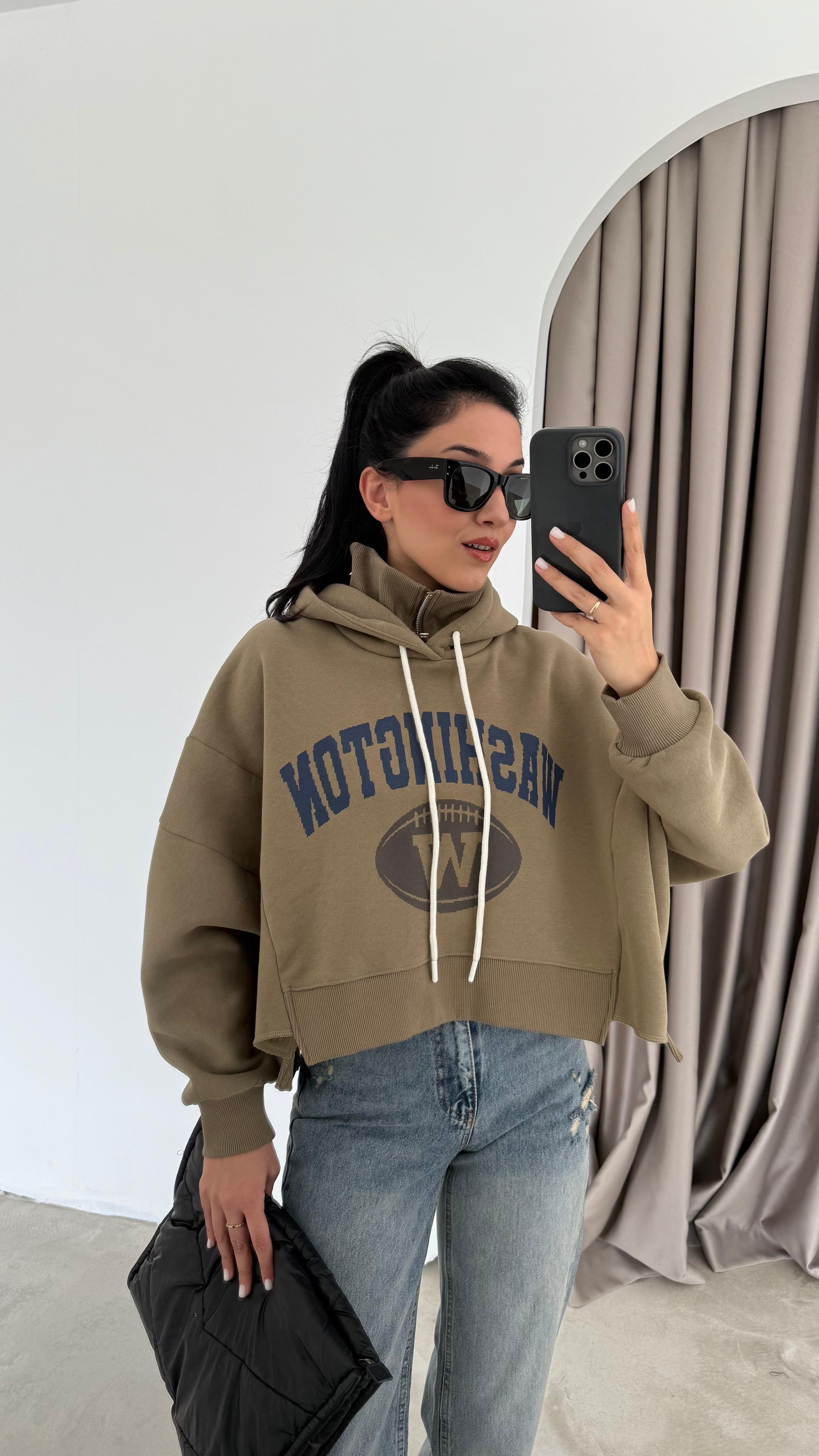 Dik Yaka Detaylı Önü Baskılı Kapüşonlu Sweatshirt (VNT00814)