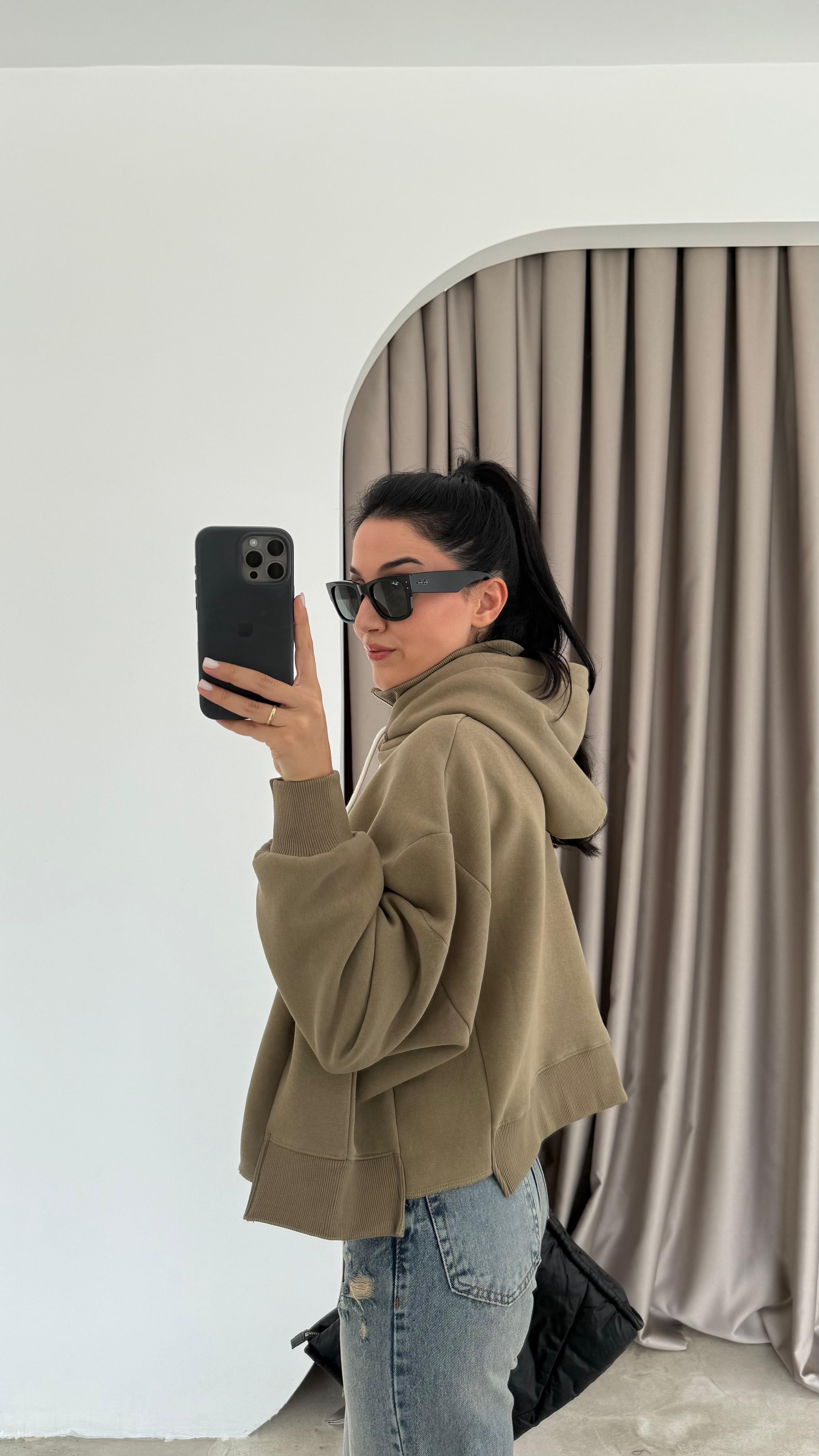 Dik Yaka Detaylı Önü Baskılı Kapüşonlu Sweatshirt (VNT00814)