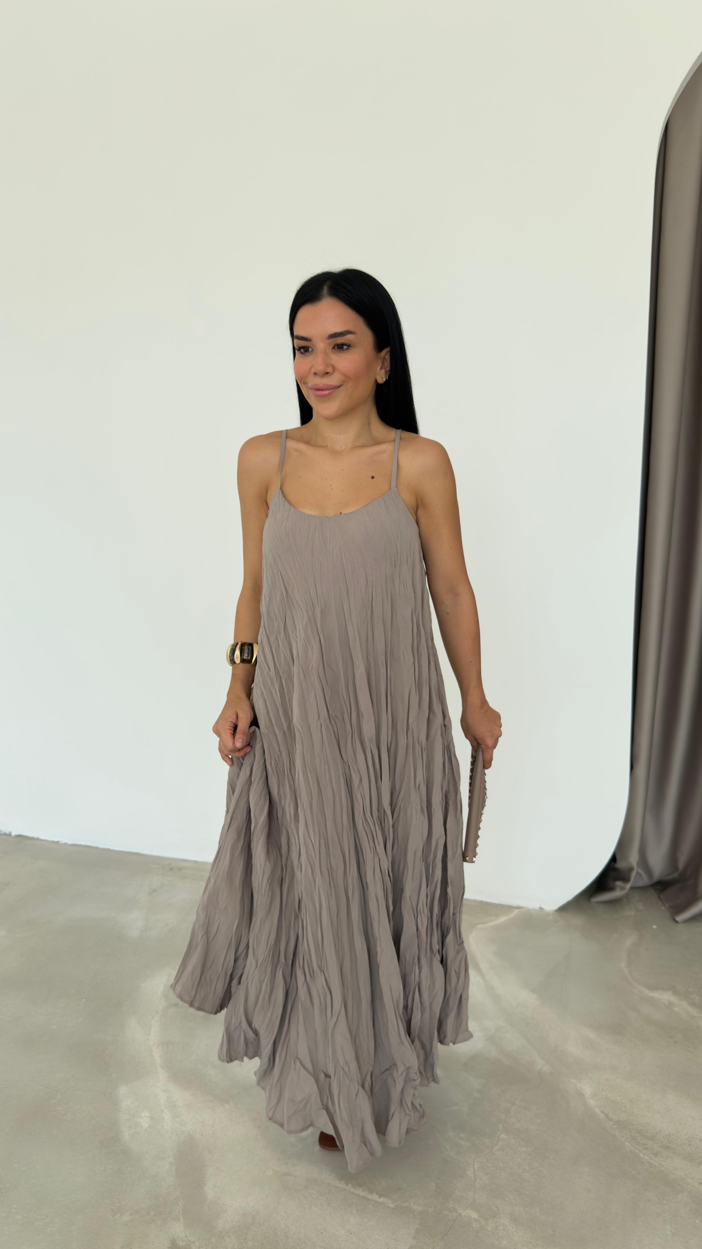 Kırışık Kumaş Askılı Elbise (VNT3208)