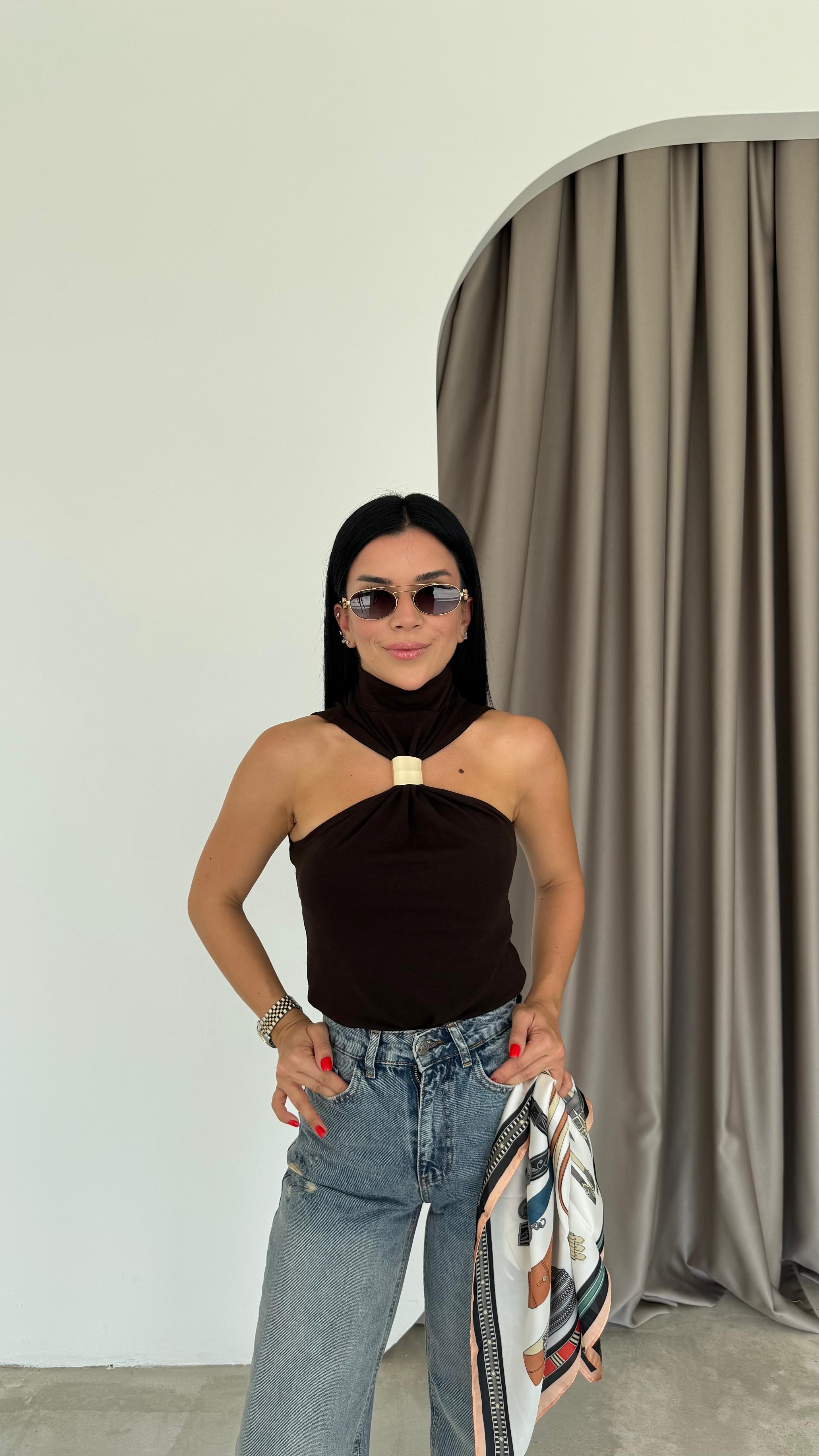 Aksesuar Detaylı Bluz