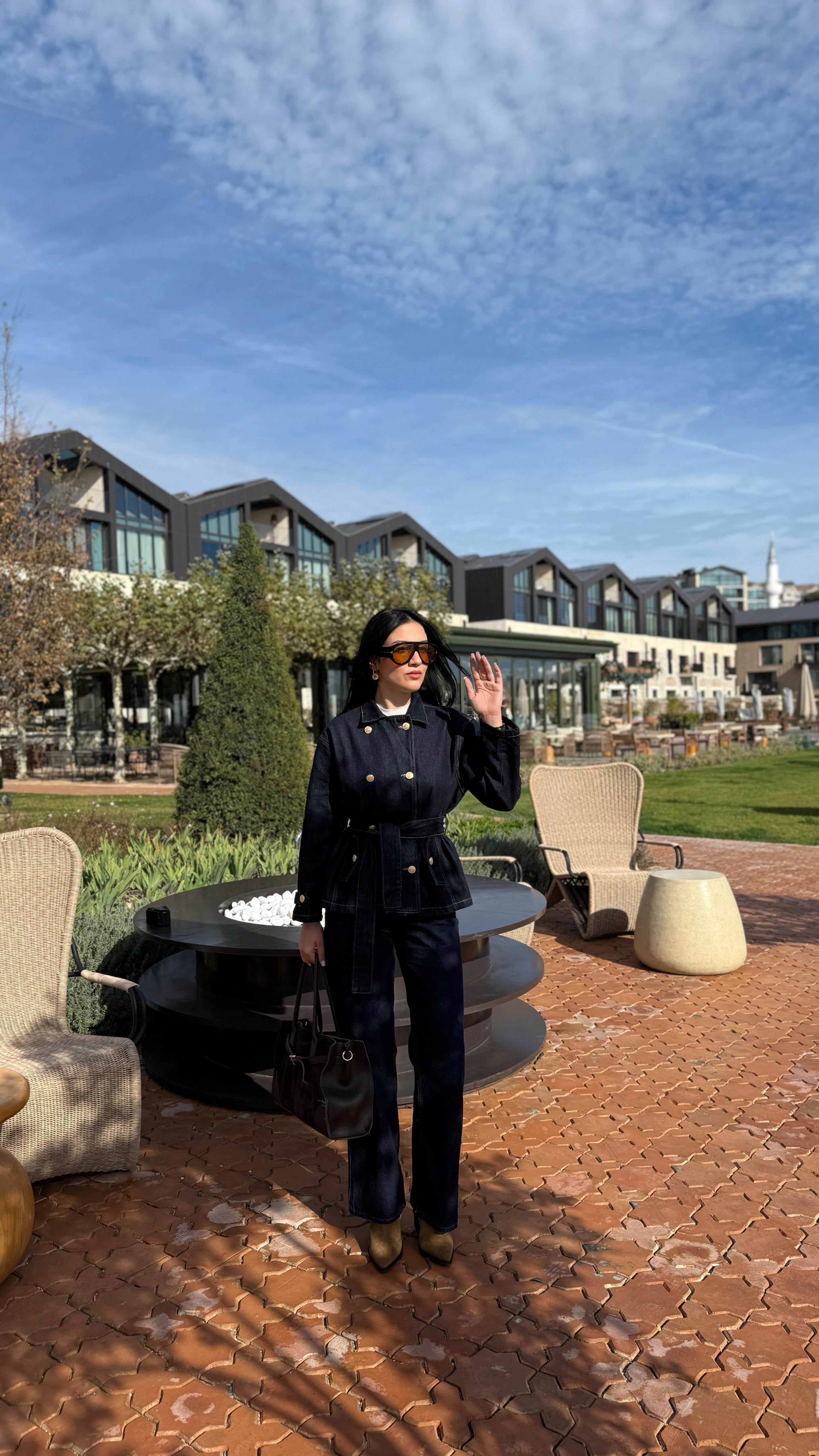 Gold Düğme Detaylı Kuşaklı Takım