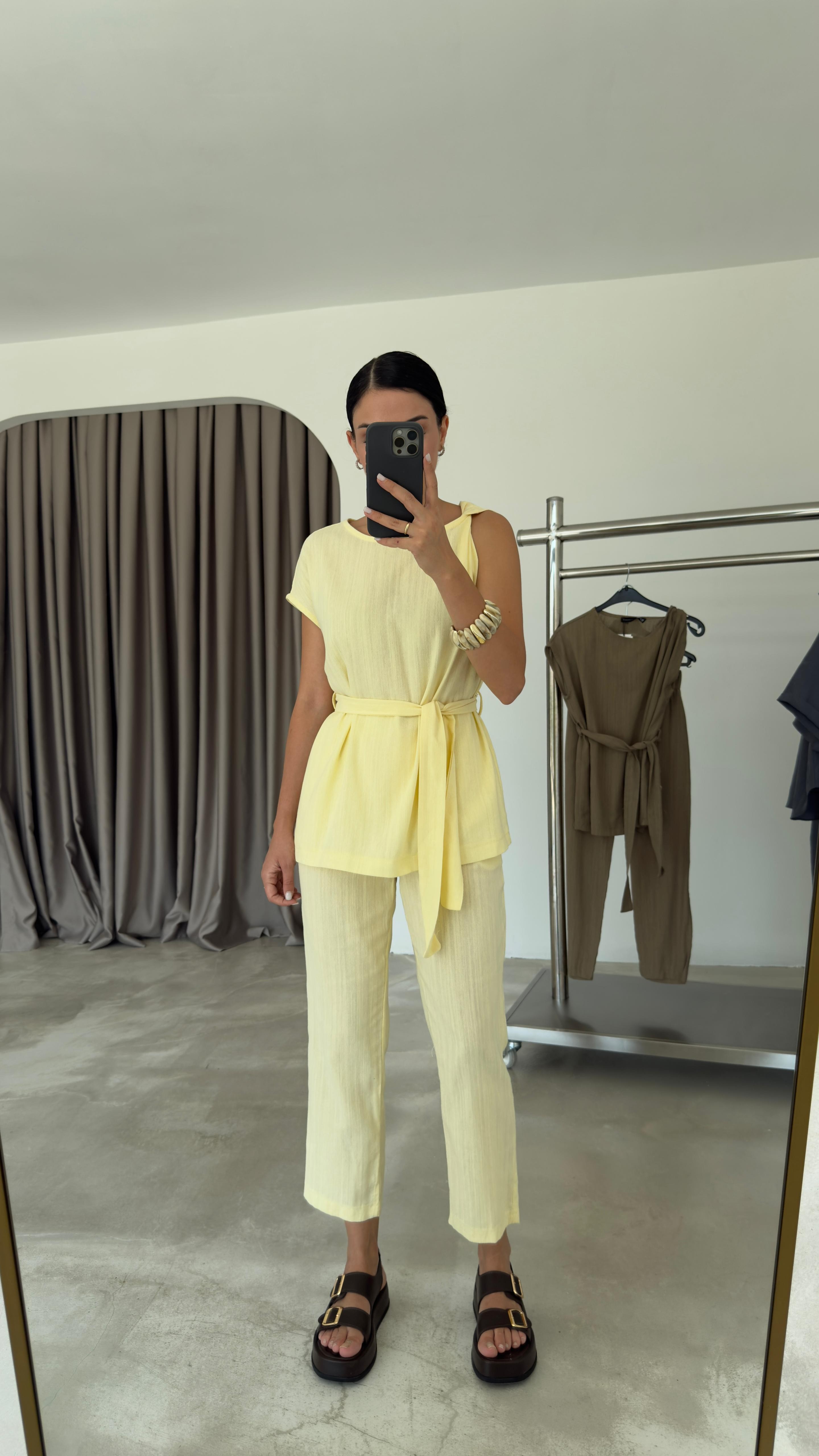 Omuz Burmalı Bluz Pantolon Takım