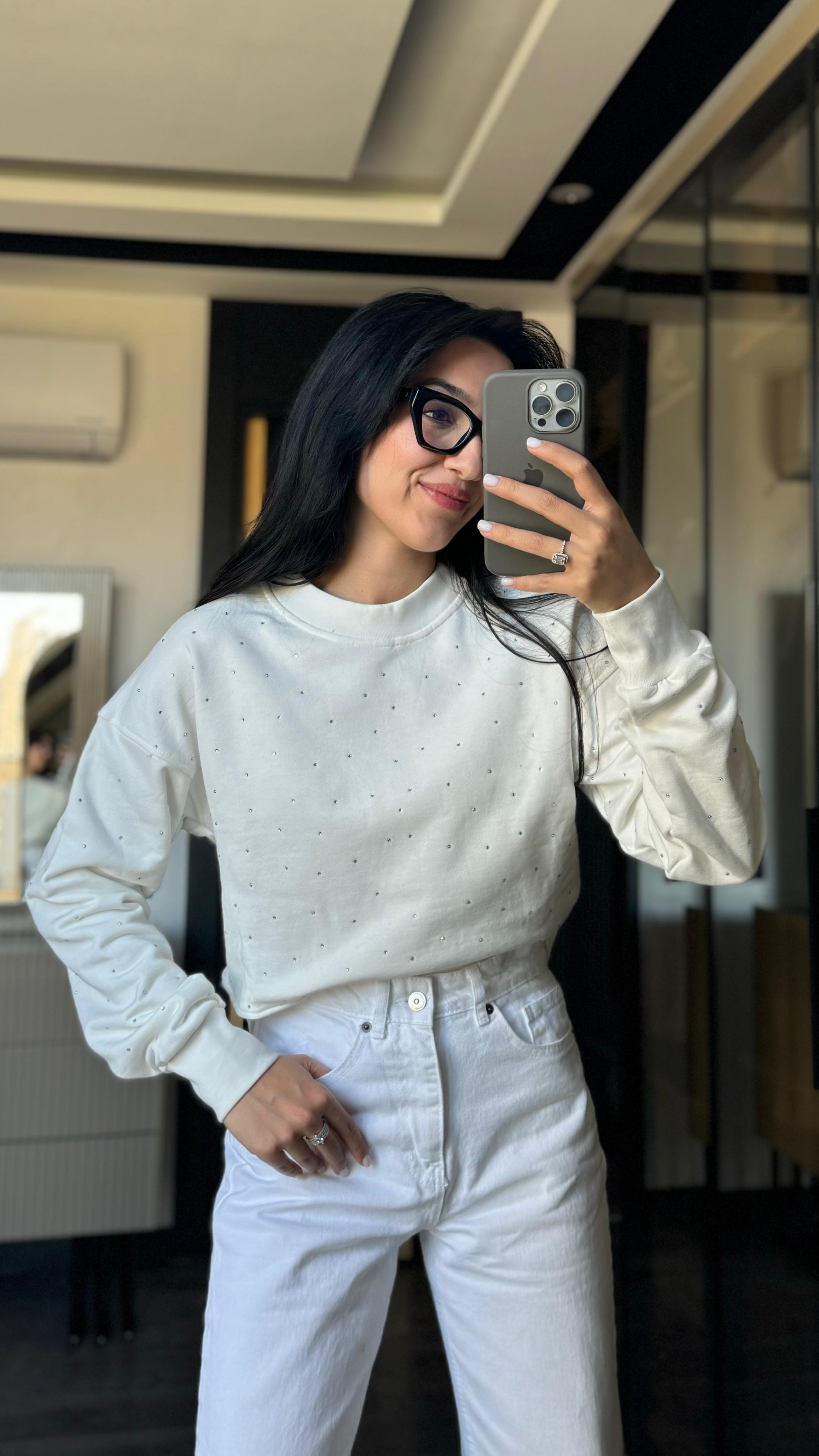 Taşlı Beyaz Sweatshırt