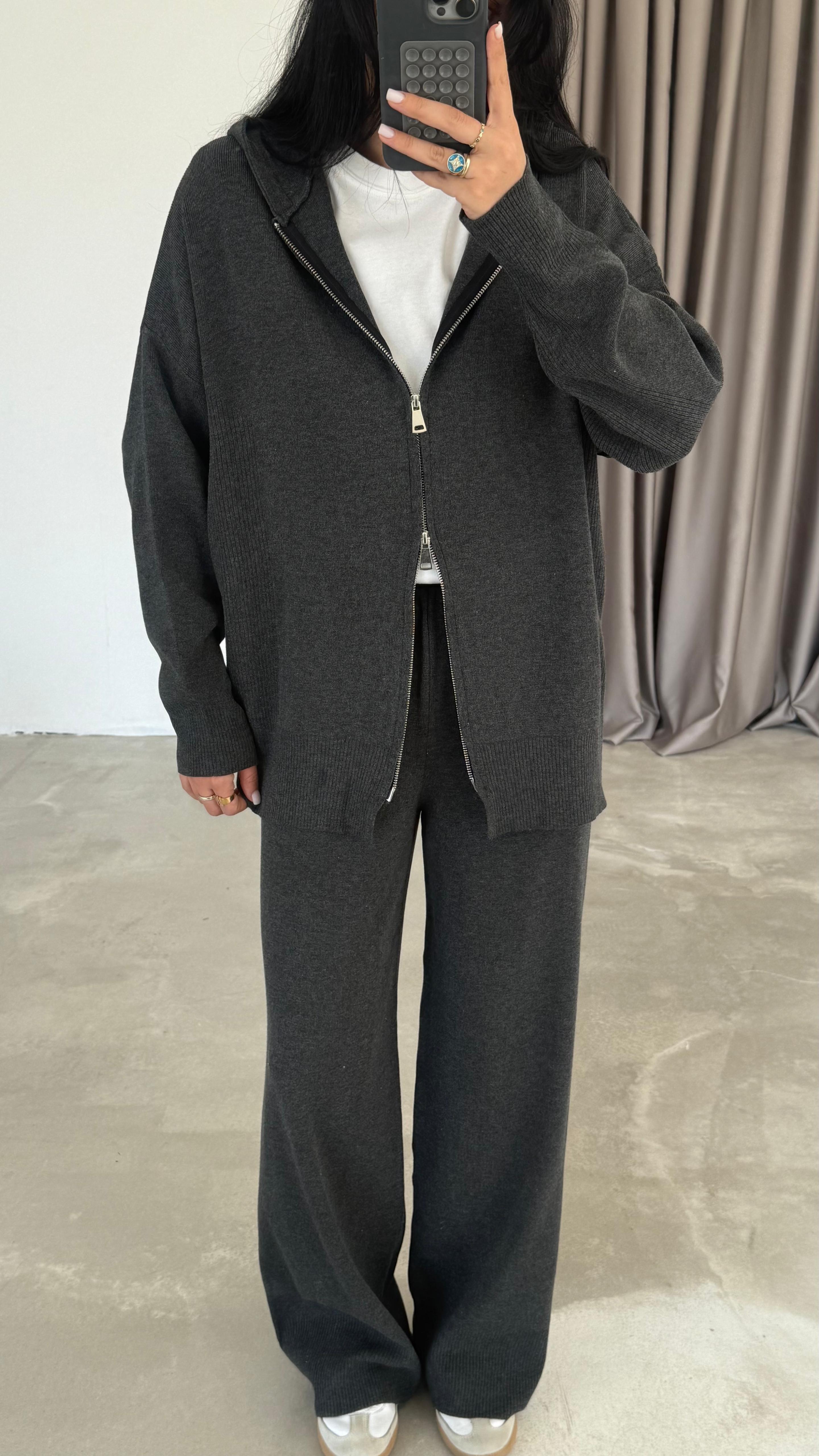 Kapüşonlu Triko Takım